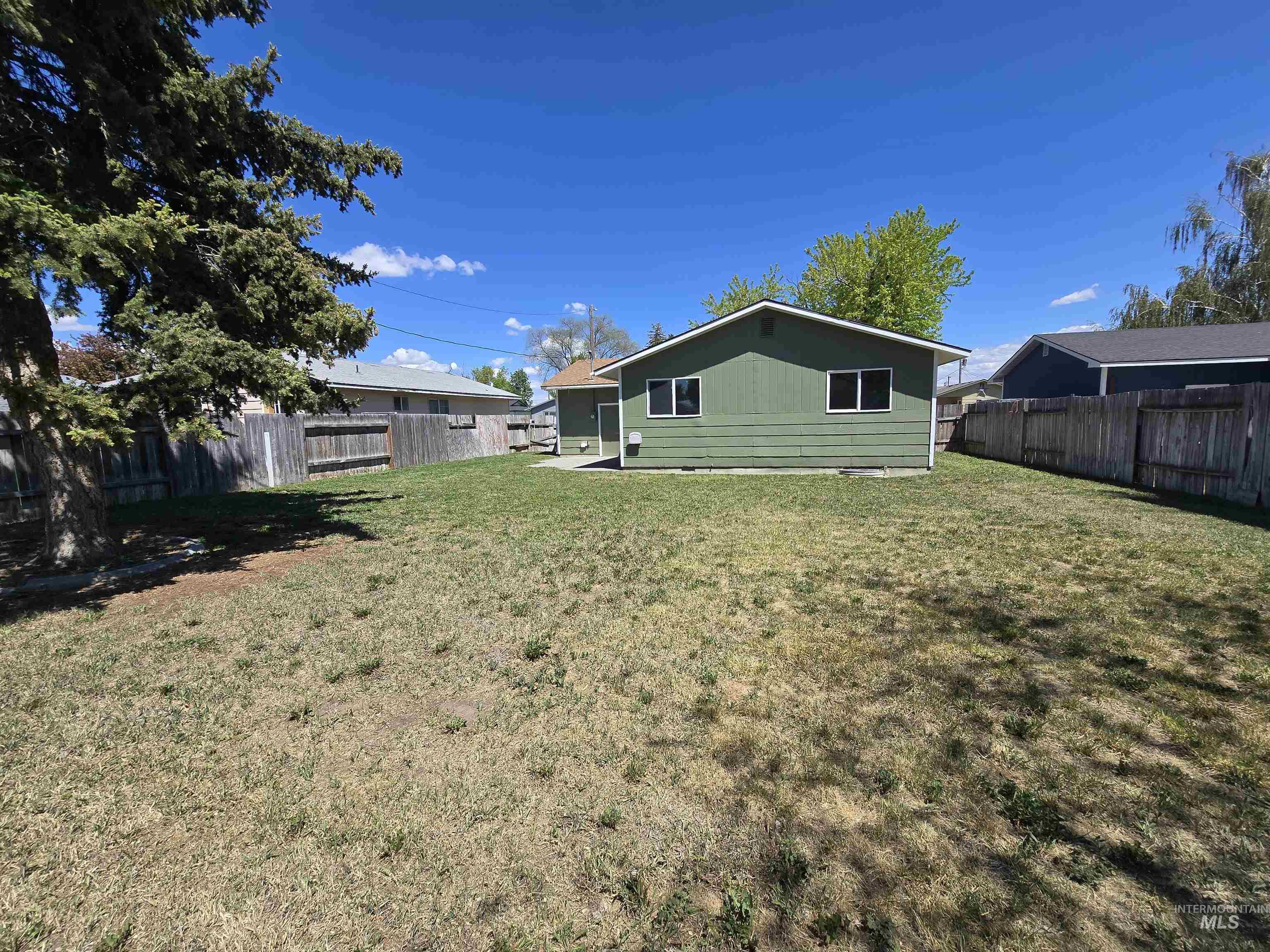 346 N Conant Ave. Property Photo 17