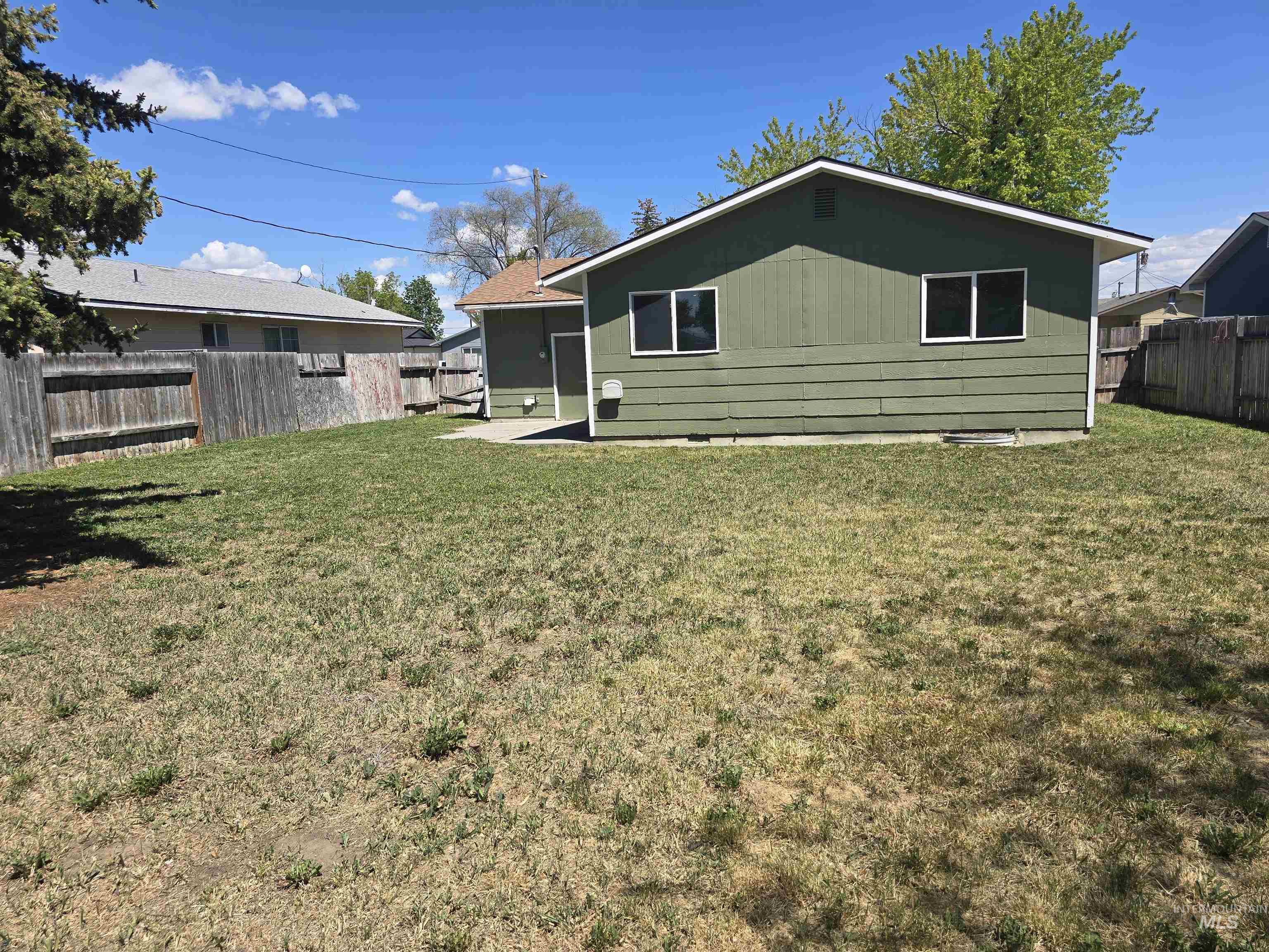 346 N Conant Ave. Property Photo 18