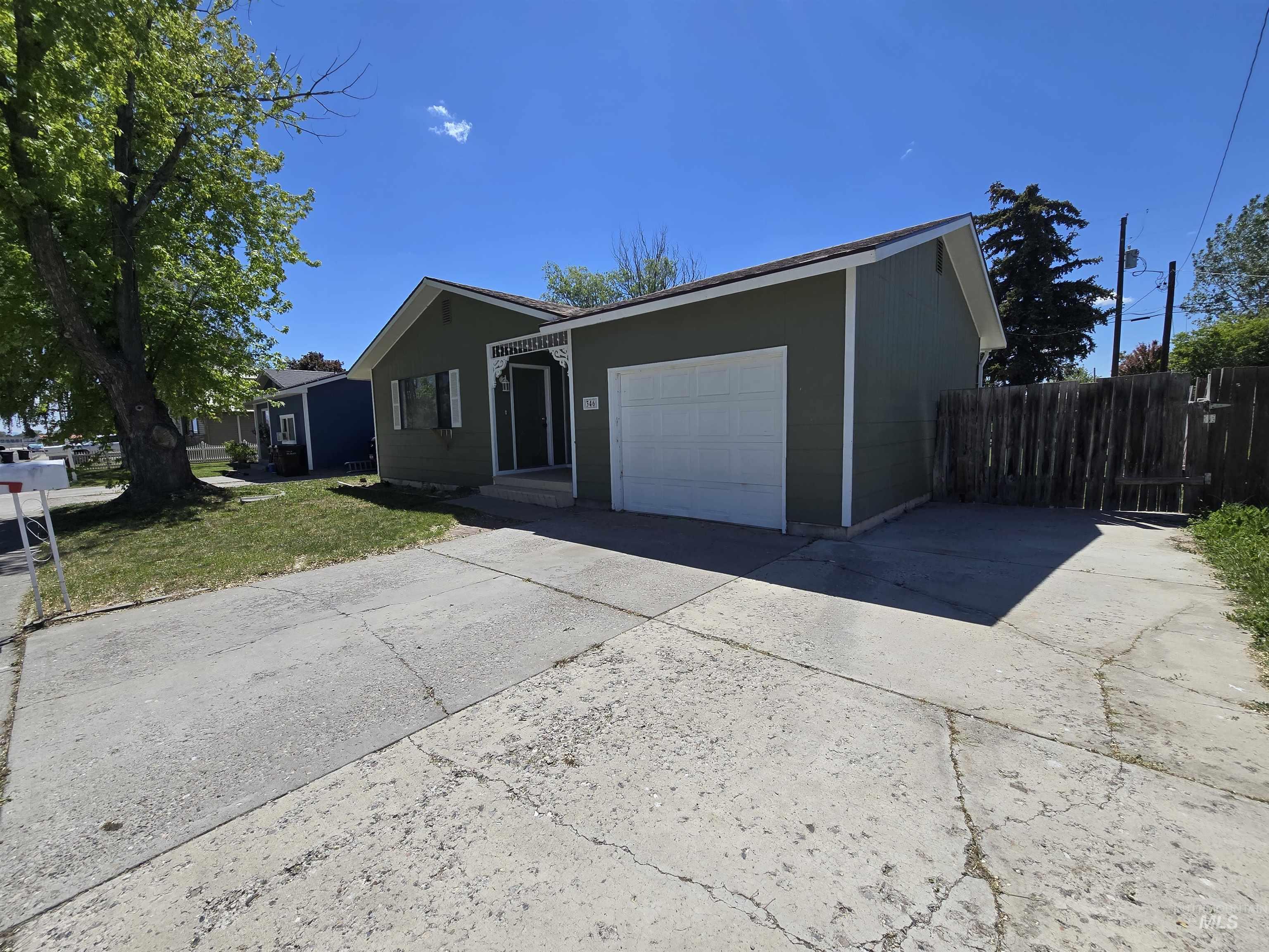 346 N Conant Ave. Property Photo 21