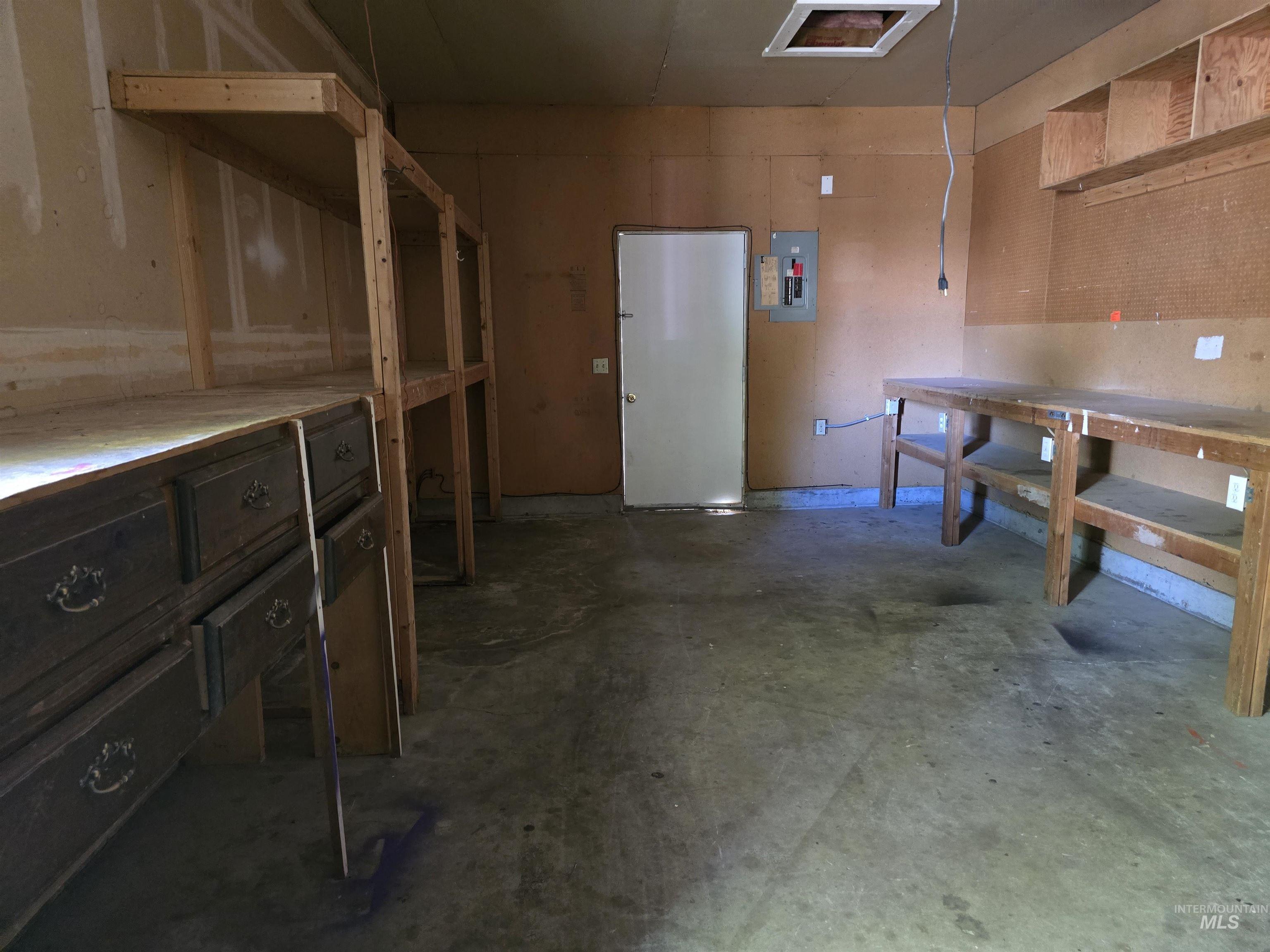 346 N Conant Ave. Property Photo 24