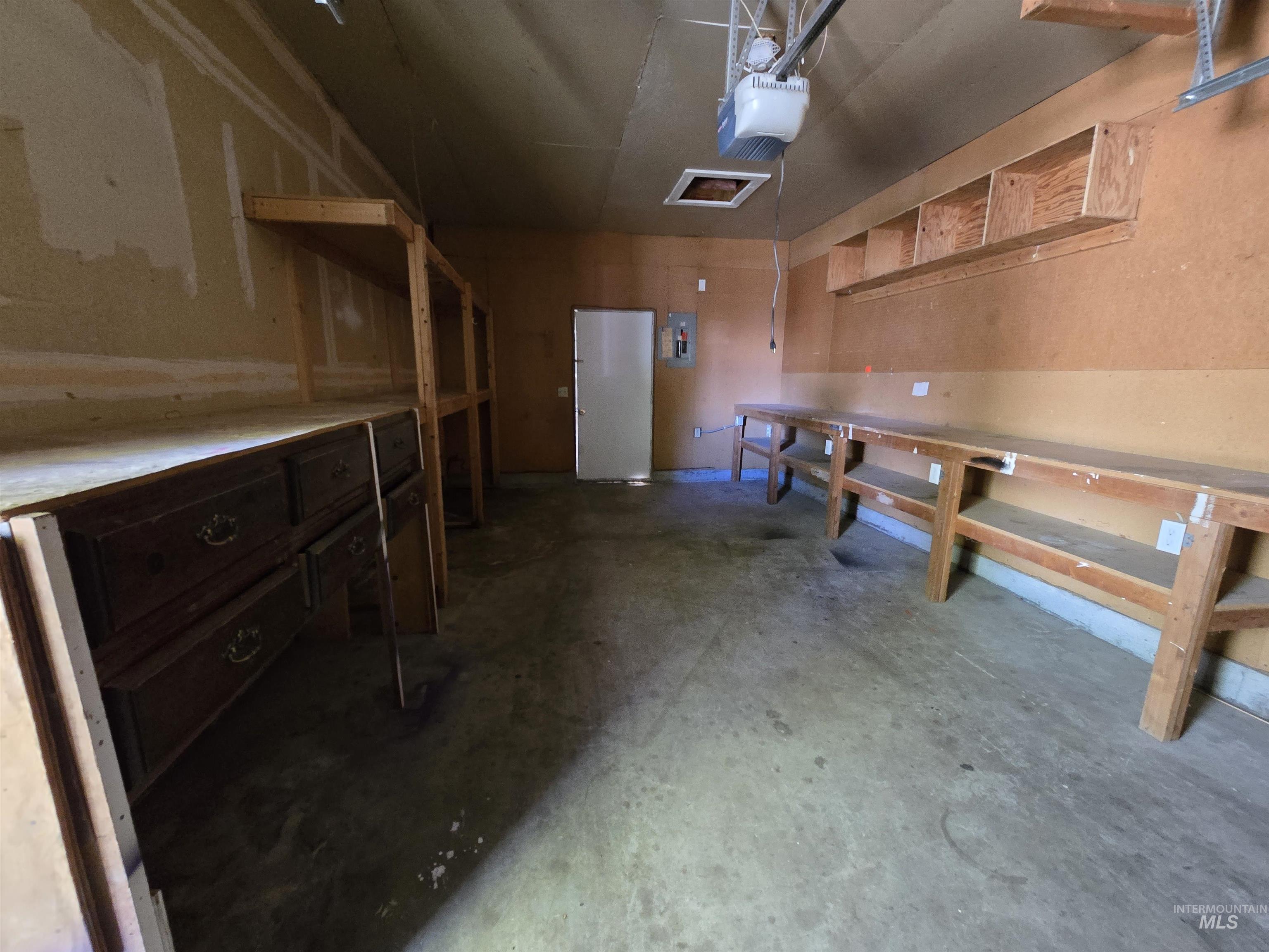 346 N Conant Ave. Property Photo 25