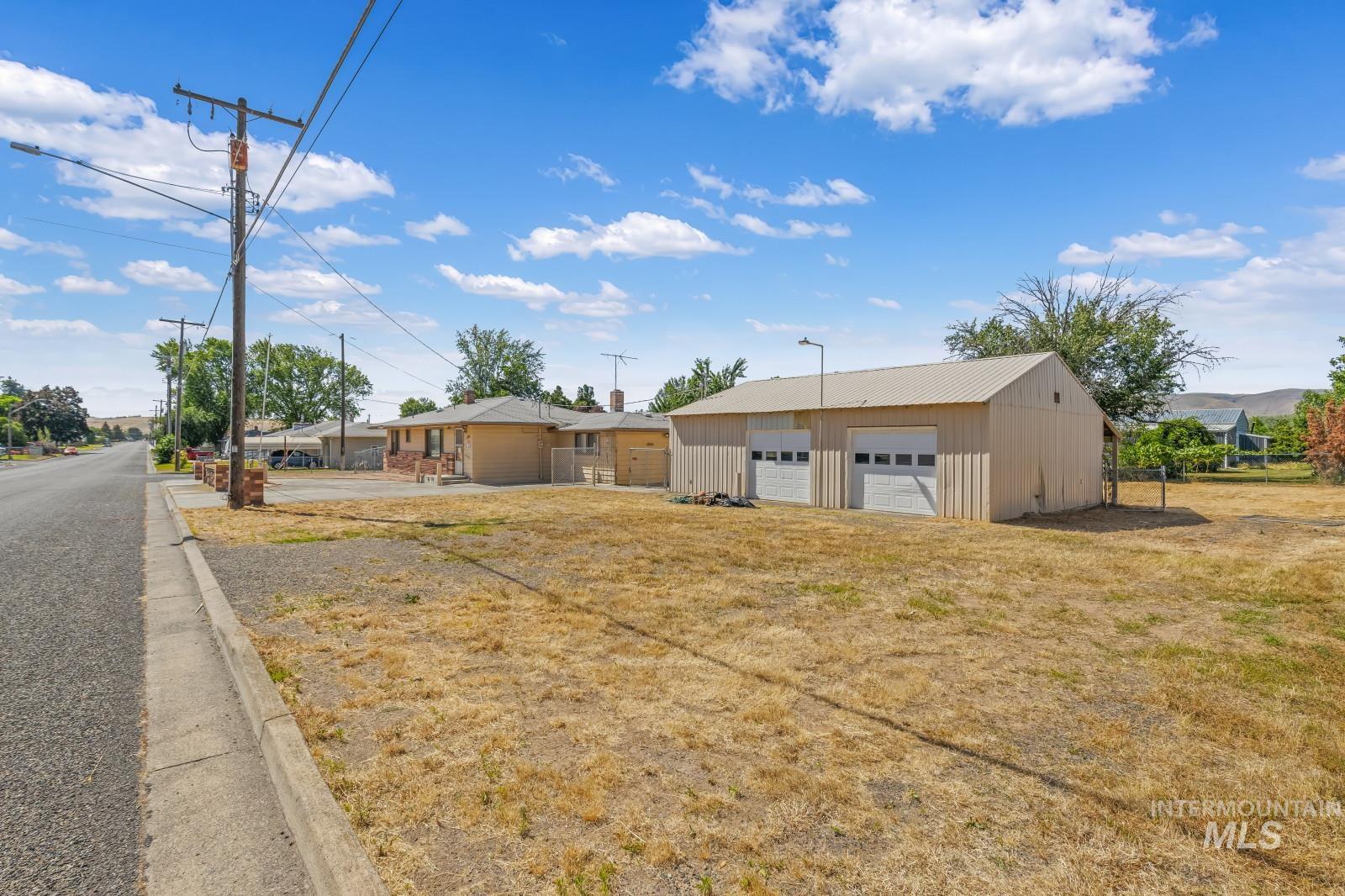 1876 6th Ave Property Photo 2
