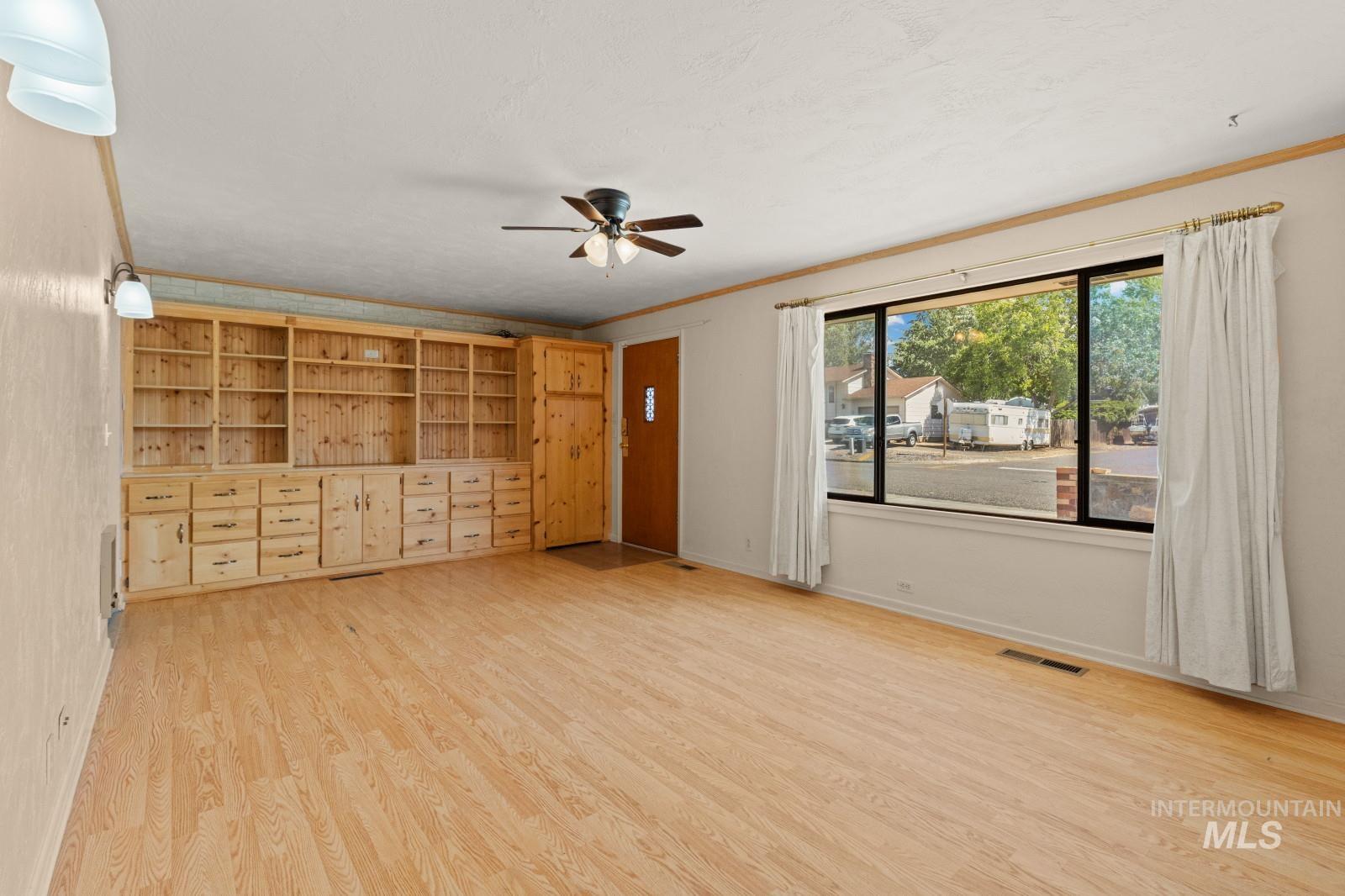 1876 6th Ave Property Photo 4