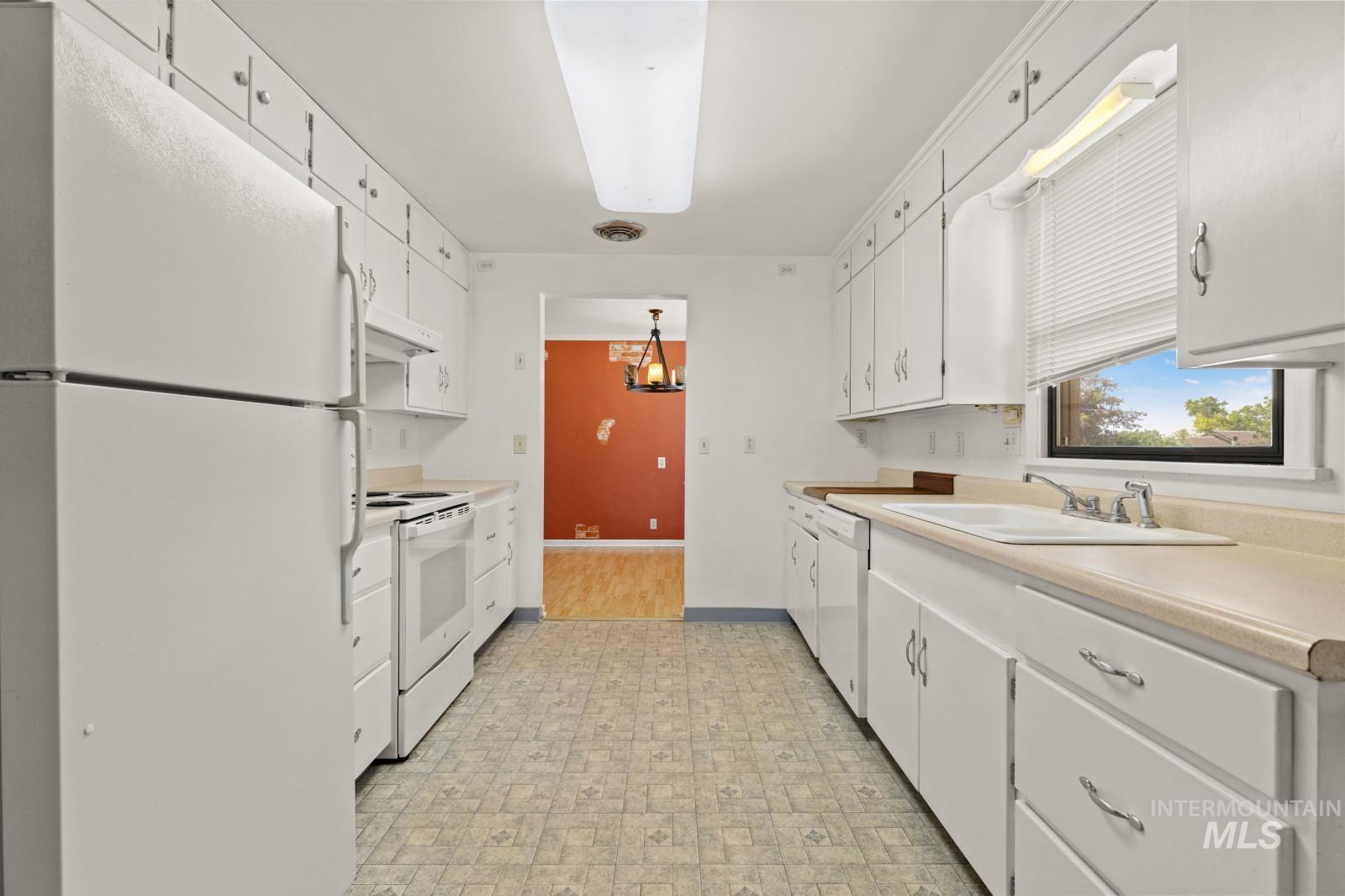 1876 6th Ave Property Photo 12