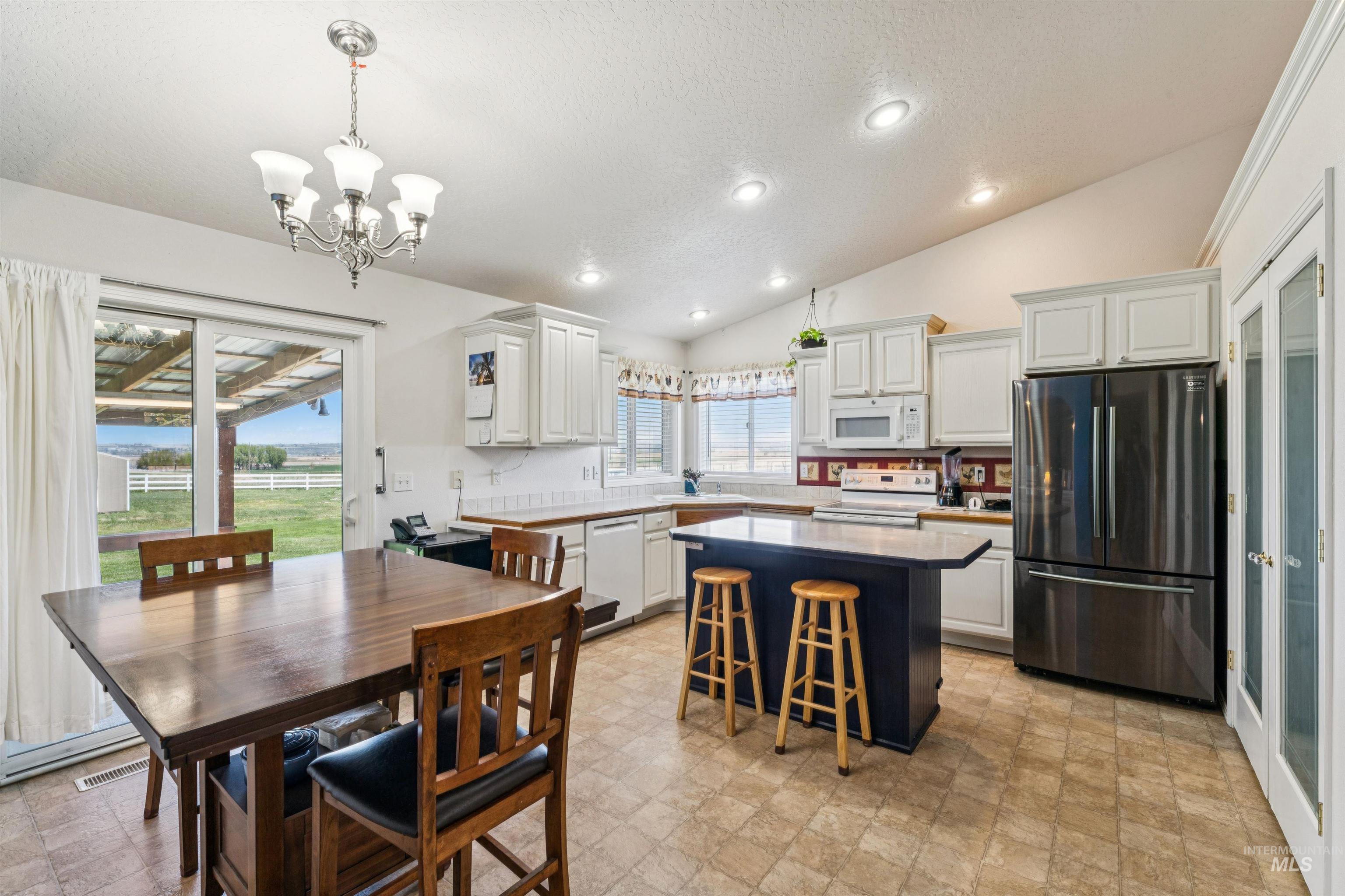 6026 Whispering Hills Dr Property Photo 10