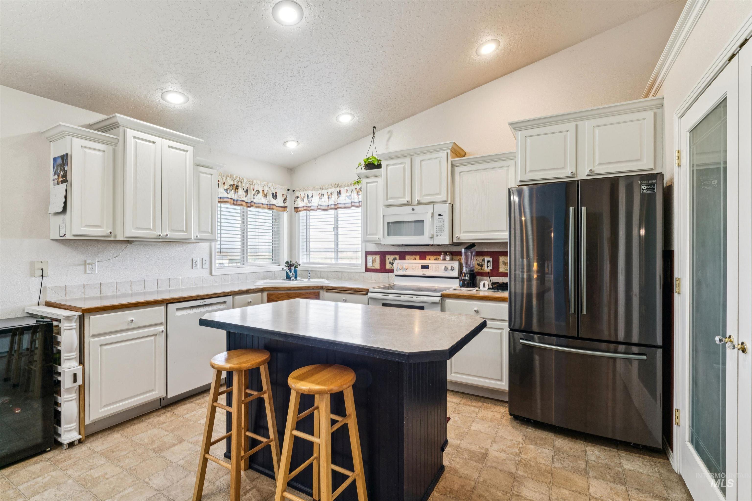 6026 Whispering Hills Dr Property Photo 11