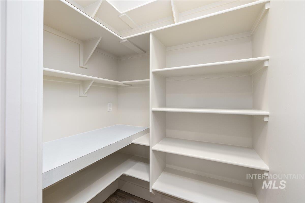 1185 N Meadowglen Ave Property Photo 26