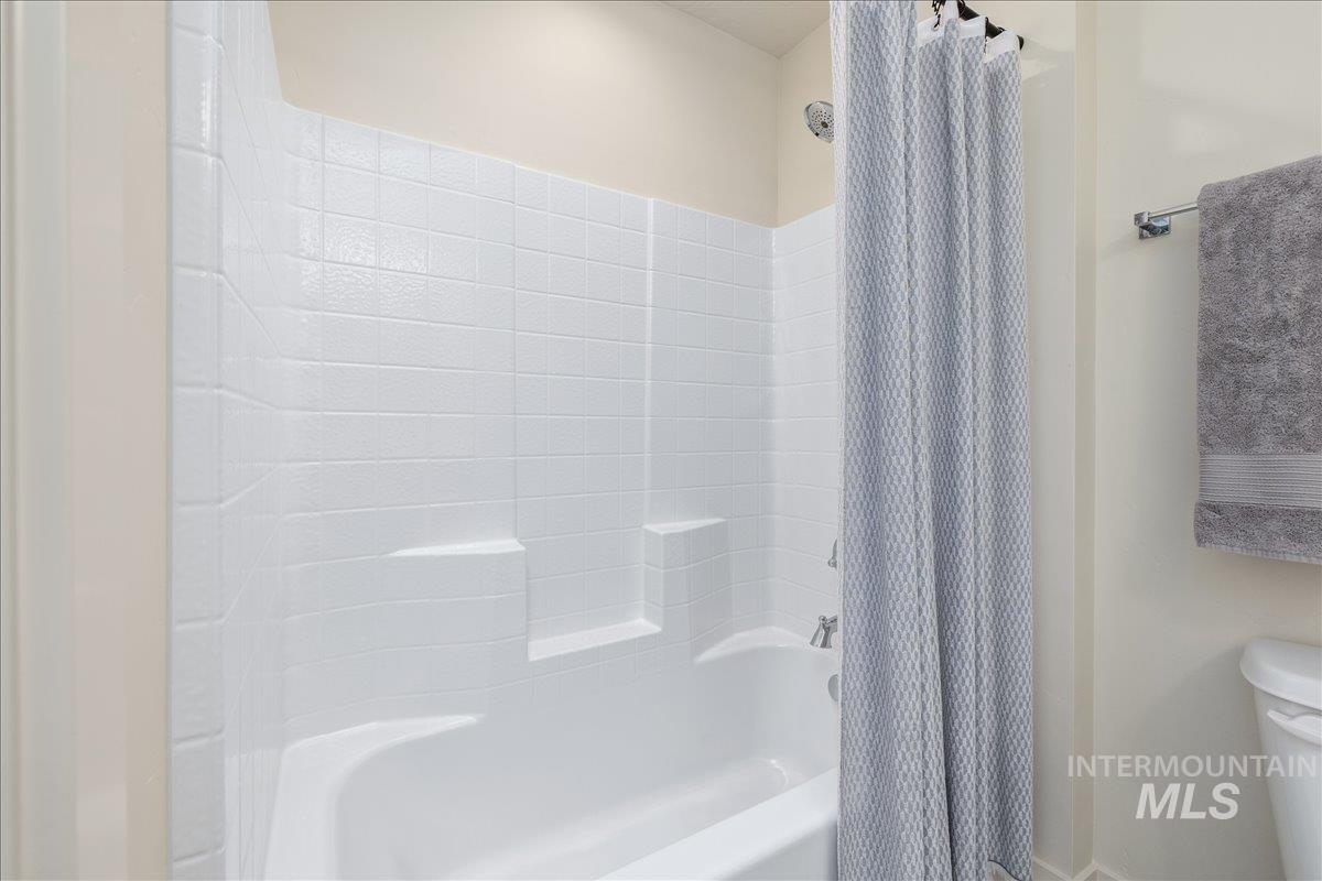 1185 N Meadowglen Ave Property Photo 33