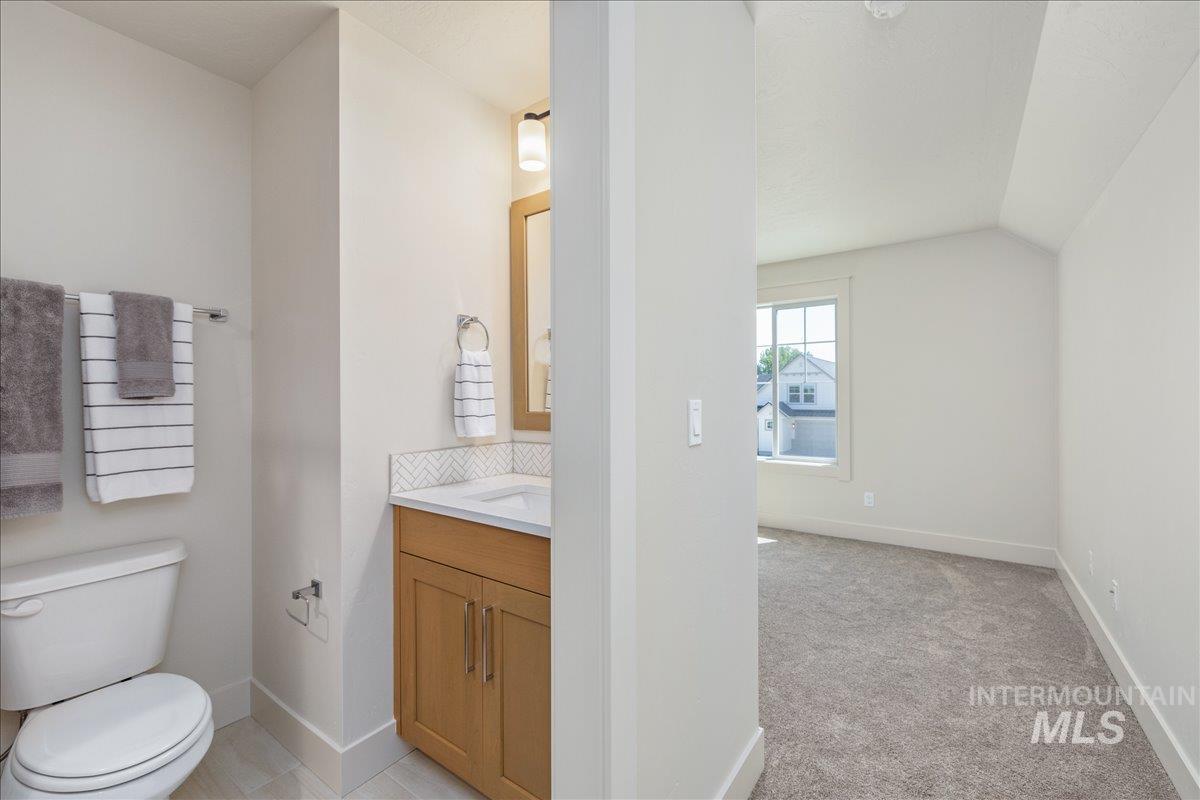 1185 N Meadowglen Ave Property Photo 38