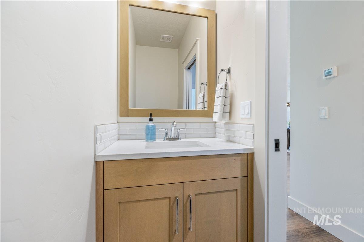 1185 N Meadowglen Ave Property Photo 43