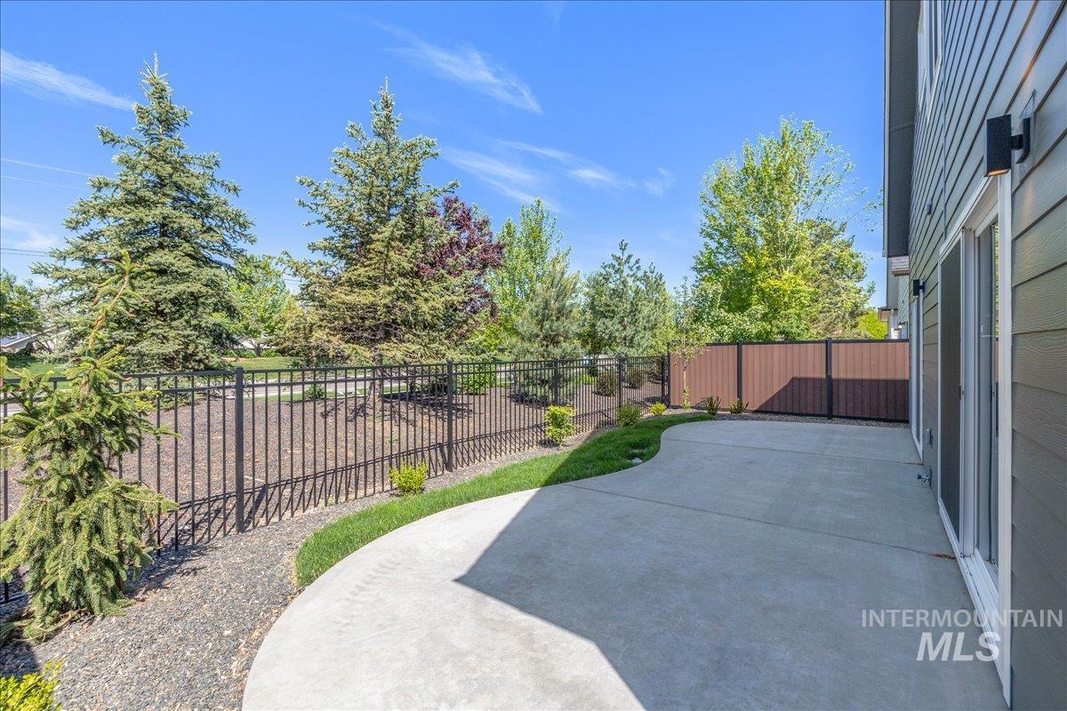 1185 N Meadowglen Ave Property Photo 44