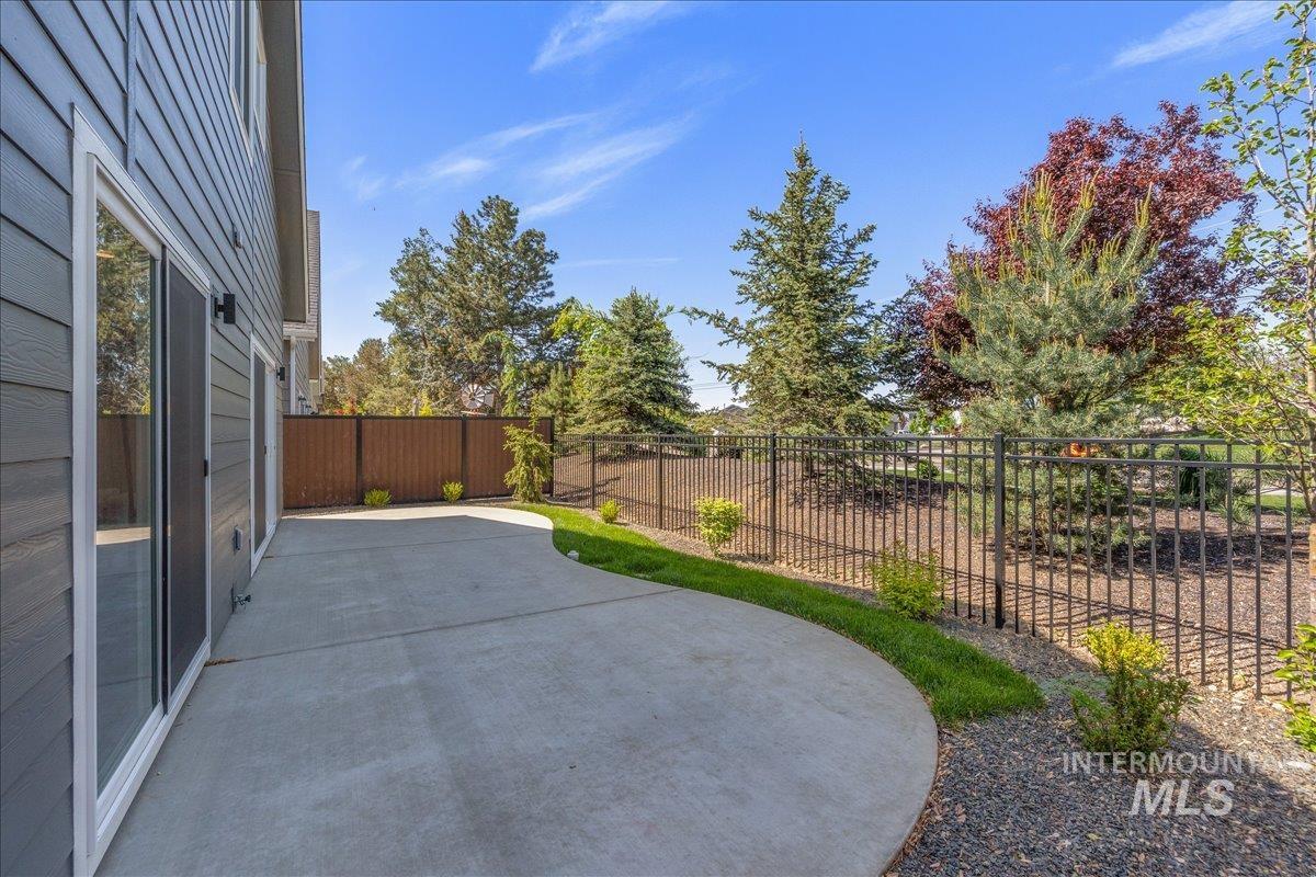 1185 N Meadowglen Ave Property Photo 50