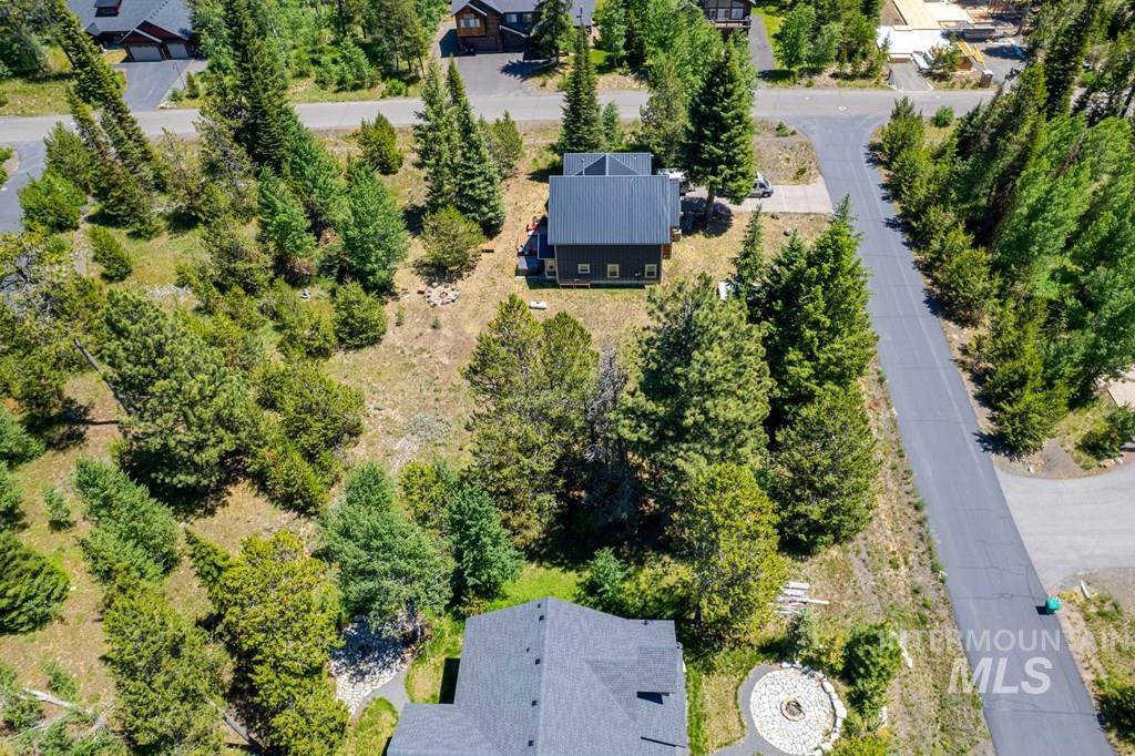 12 Cross Country Ct. Property Photo 2