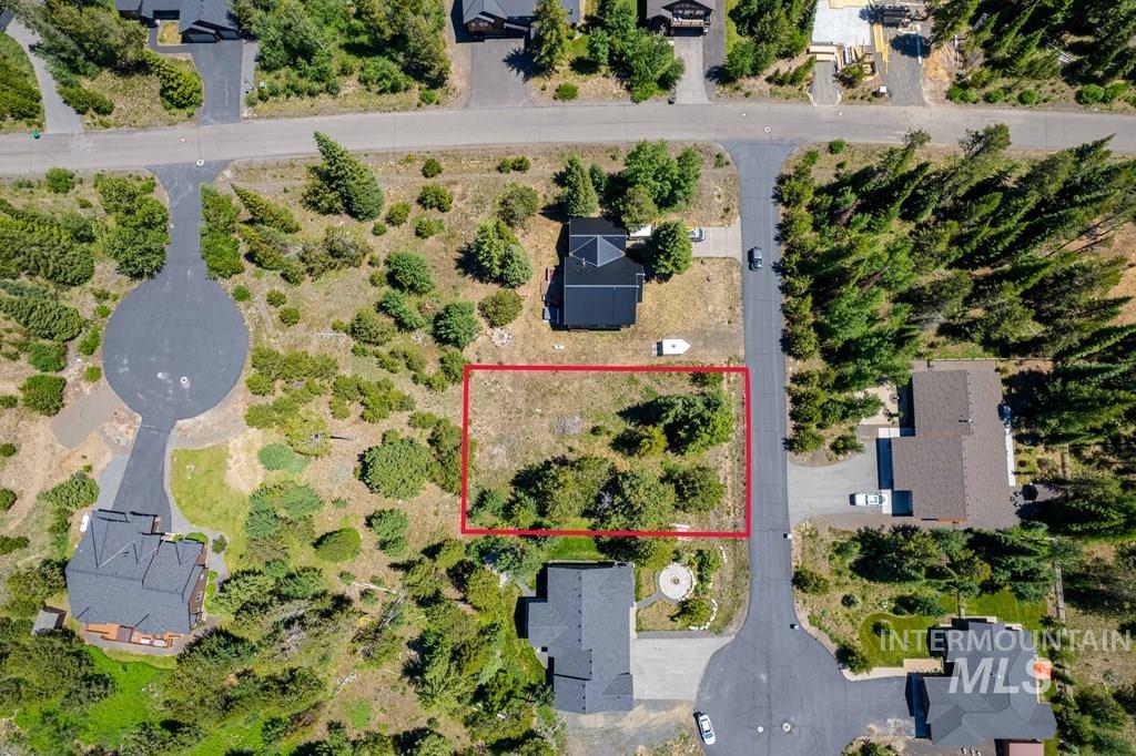 12 Cross Country Ct. Property Photo 3