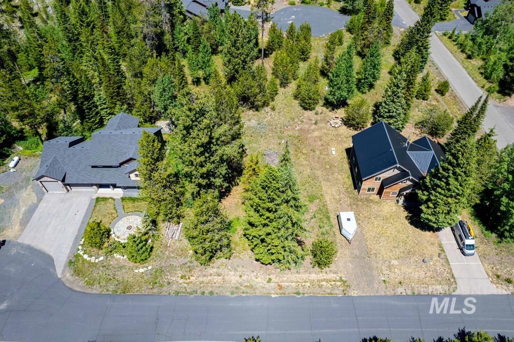 12 Cross Country Ct. Property Photo 4