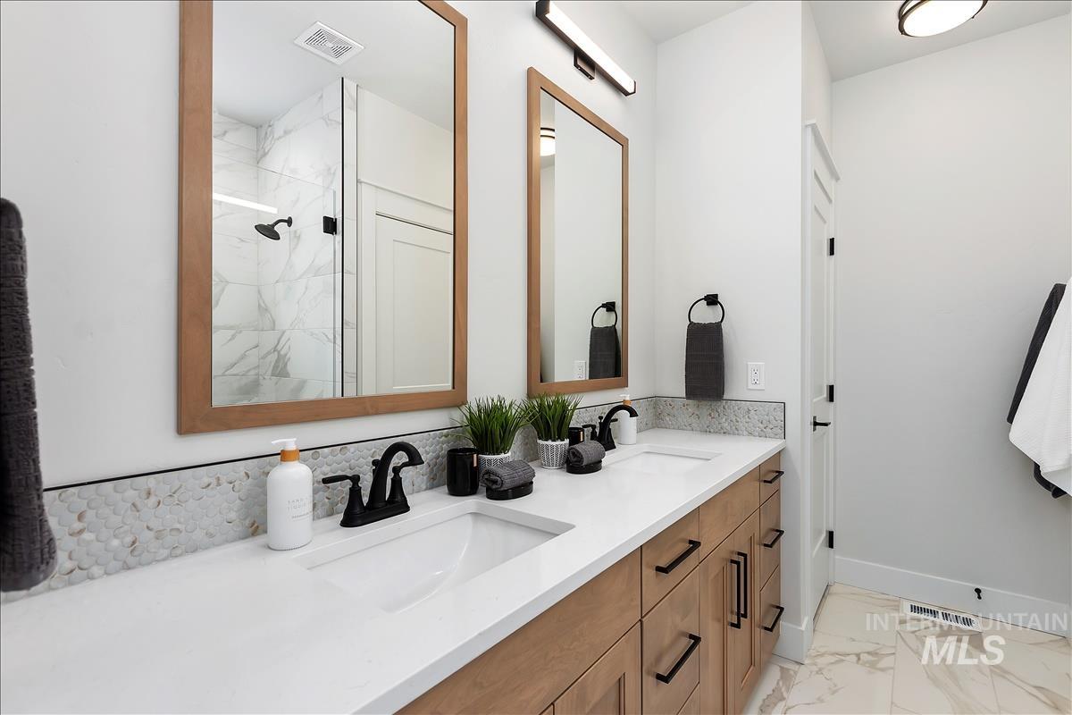 1212 N Meadowglen Ave Property Photo 21