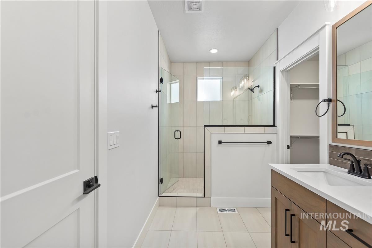 1220 N Meadowglen Ave Property Photo 24