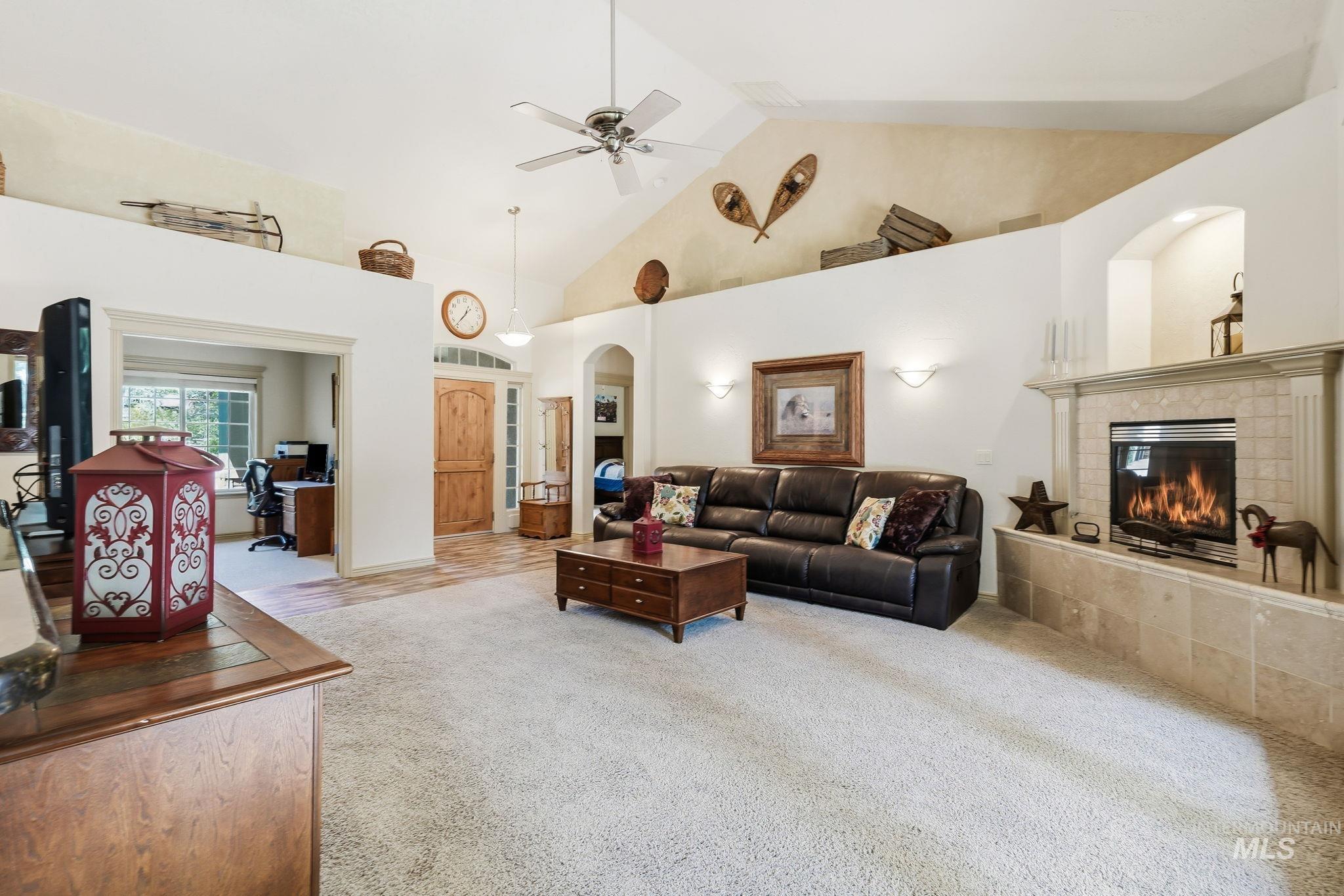 2750 S Bear Claw Way Property Photo 7