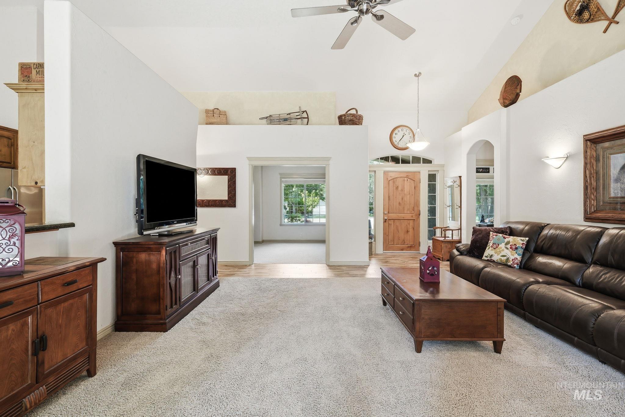 2750 S Bear Claw Way Property Photo 8