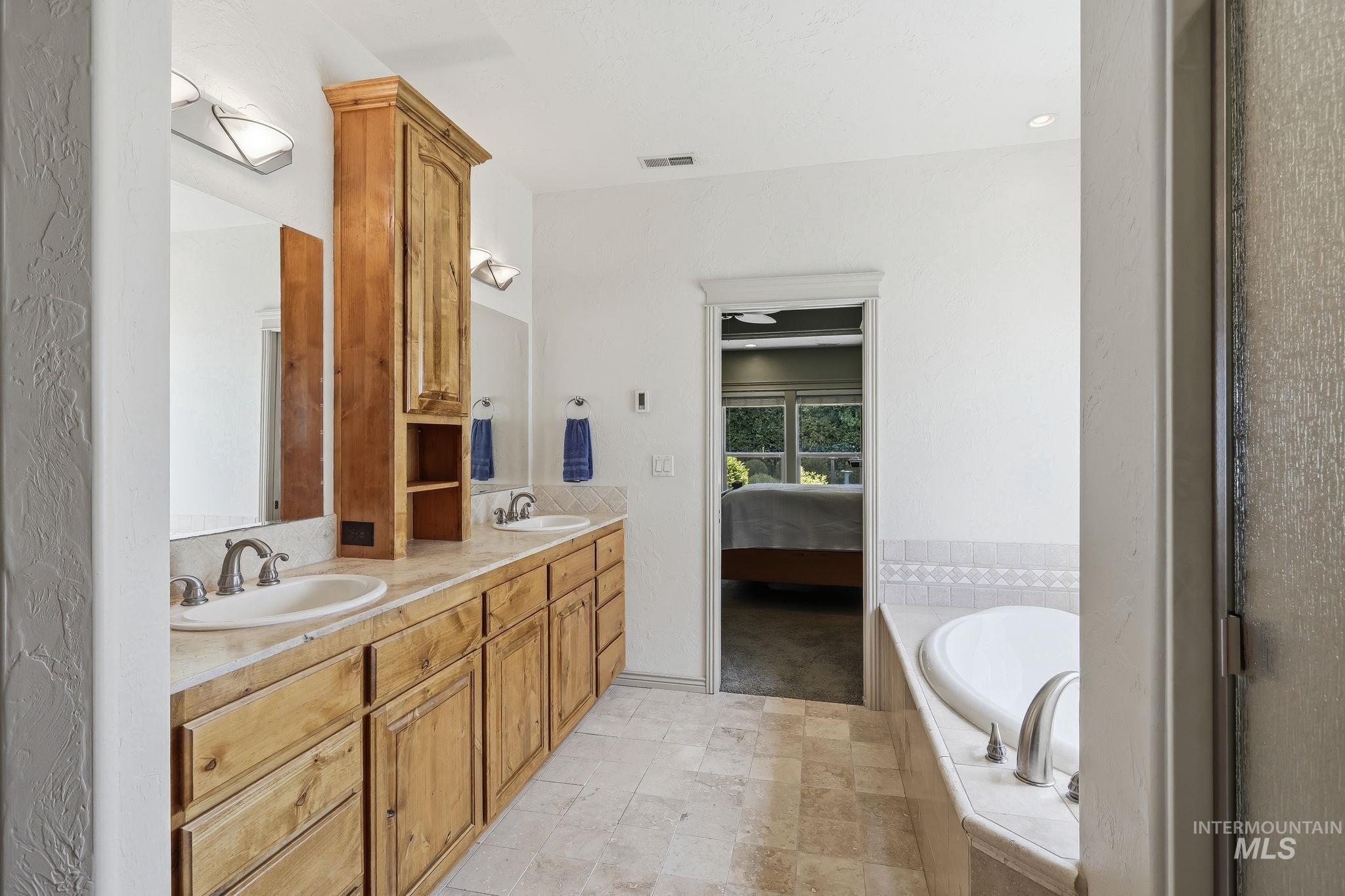 2750 S Bear Claw Way Property Photo 28