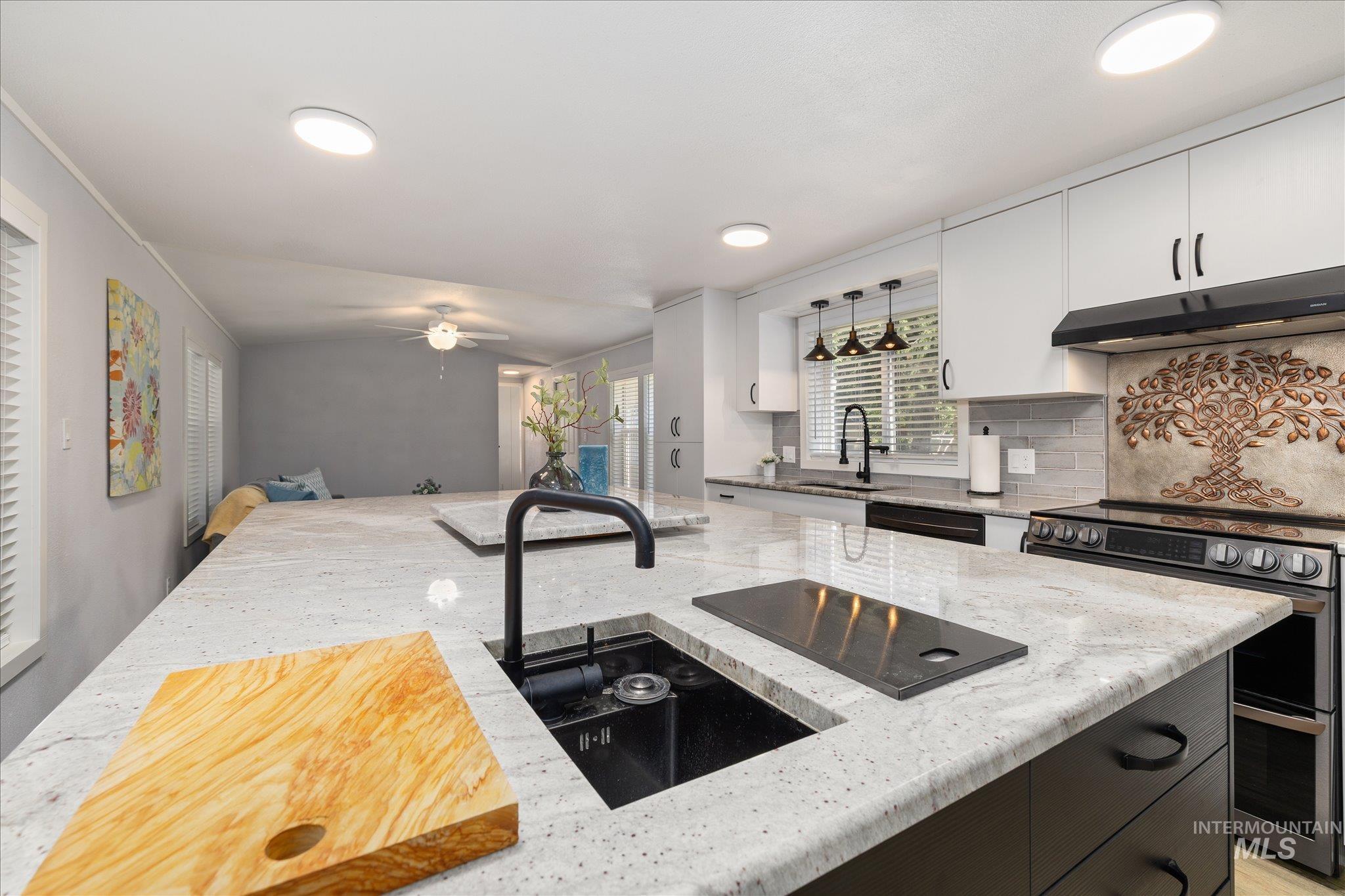 5531 N Sudley Ln Property Photo 12
