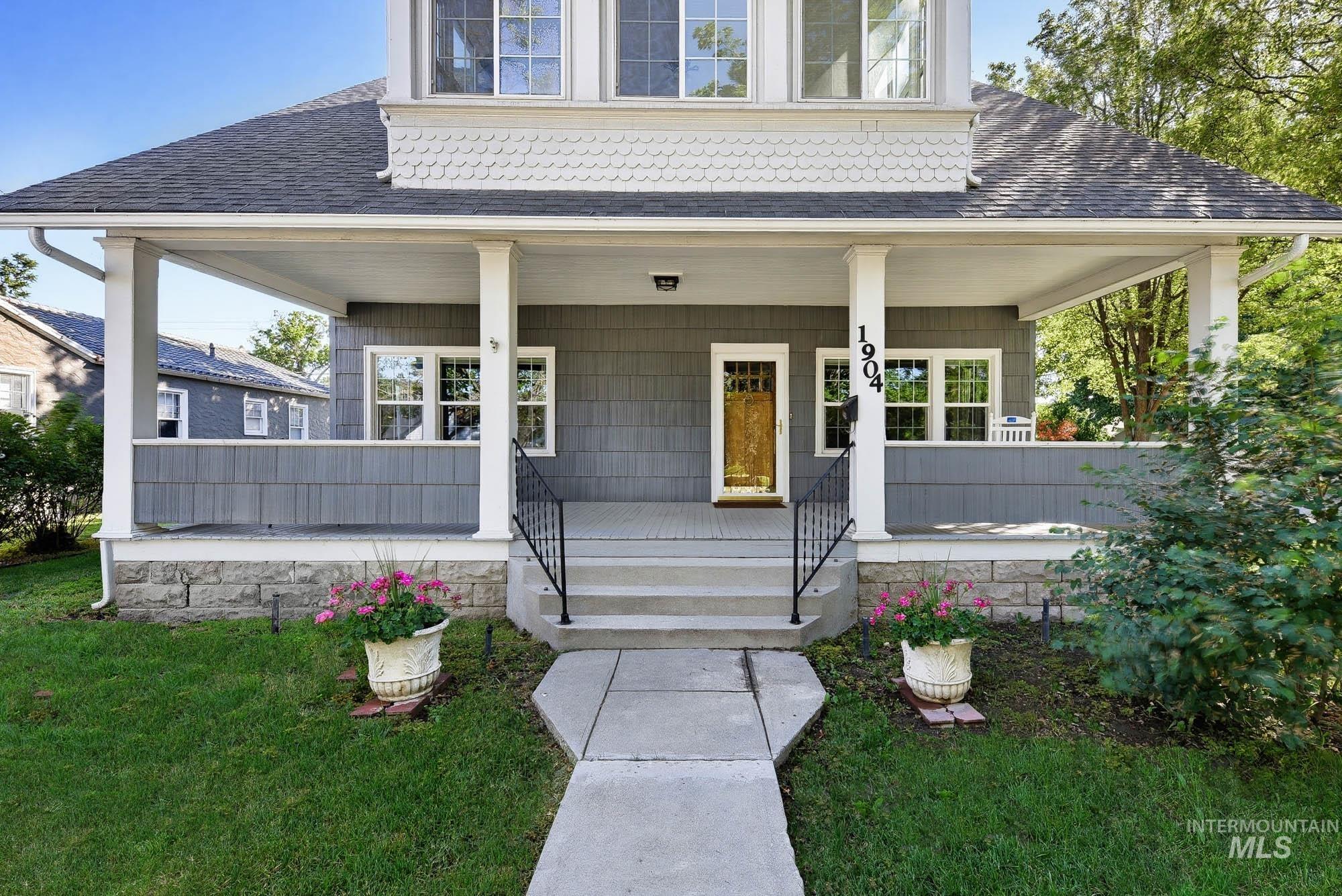 1904 Blaine St Property Photo 1