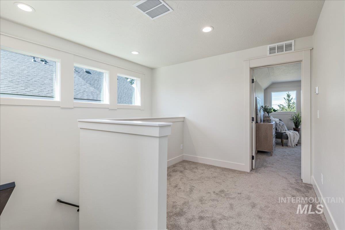 1193 N Meadowglen Ave Property Photo 32