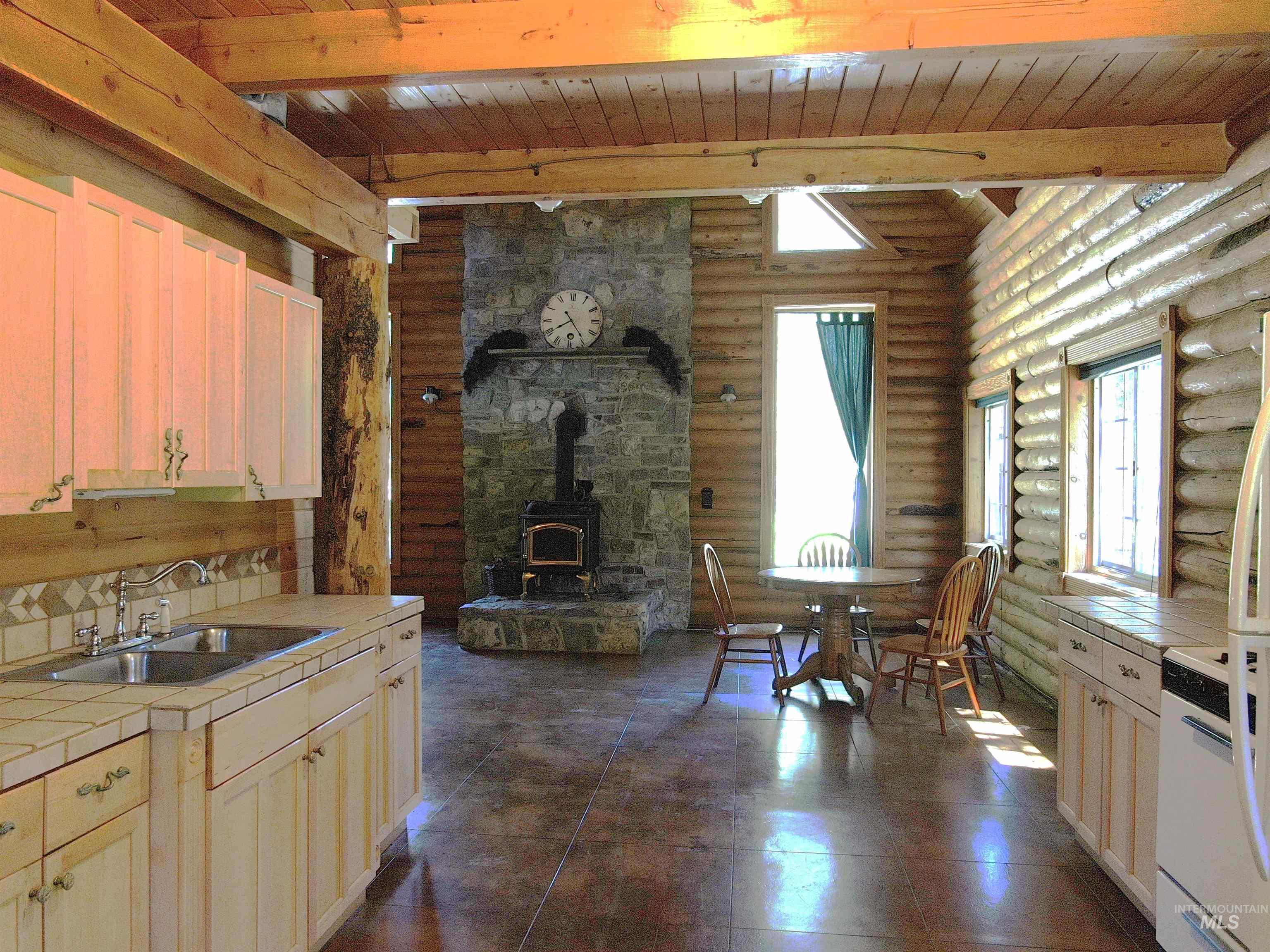 2049 Fleck Summit Rd Property Photo 9