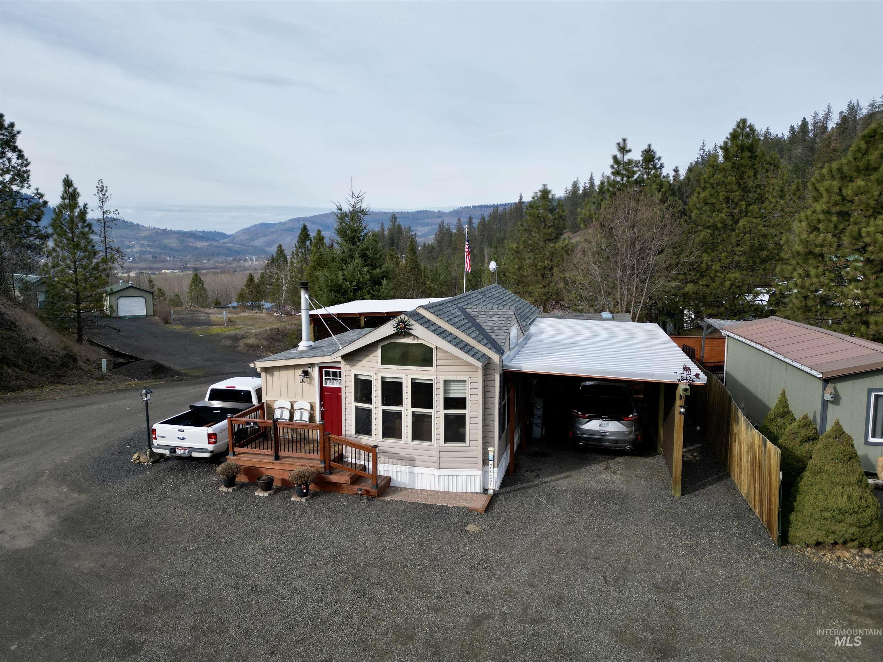 101 Nezperce St. Property Photo 1