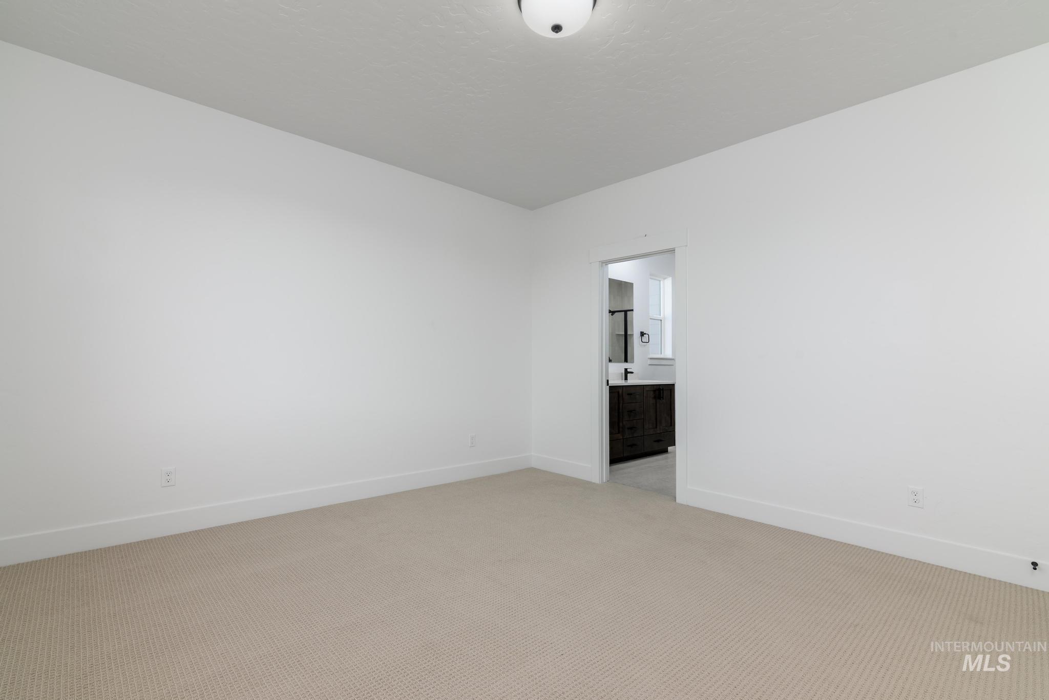 8479 W Millcreek Dr Property Photo 7