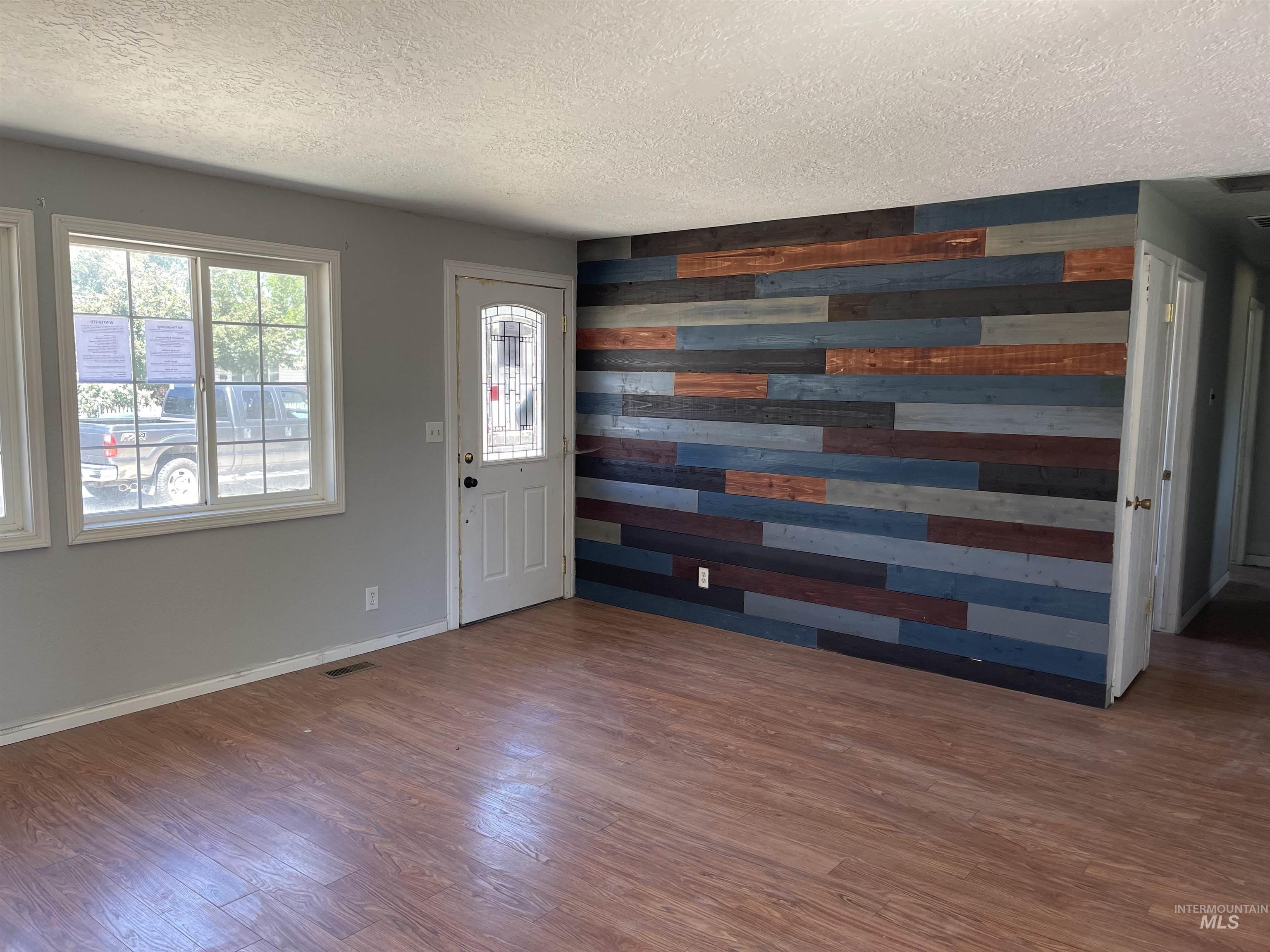 511 Chestnut St Property Photo 3