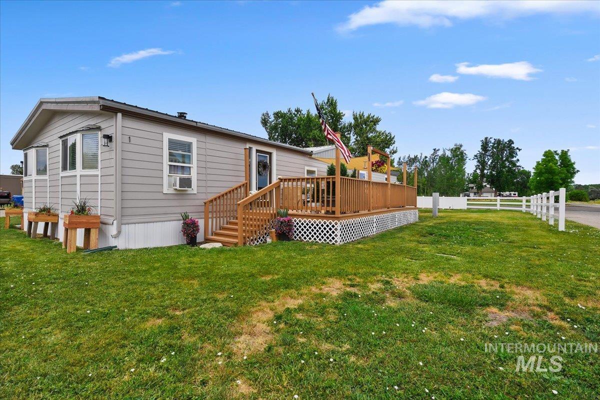 1200 Artesian Rd. Property Photo 3