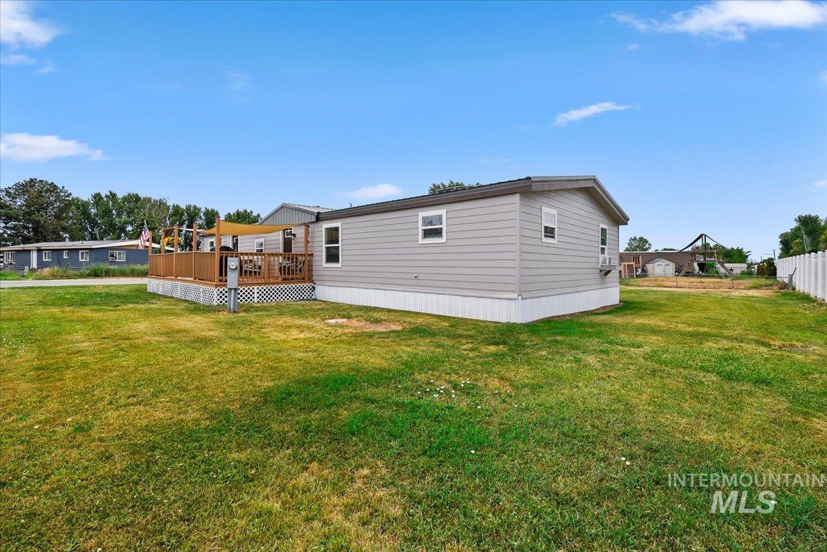 1200 Artesian Rd. Property Photo 4