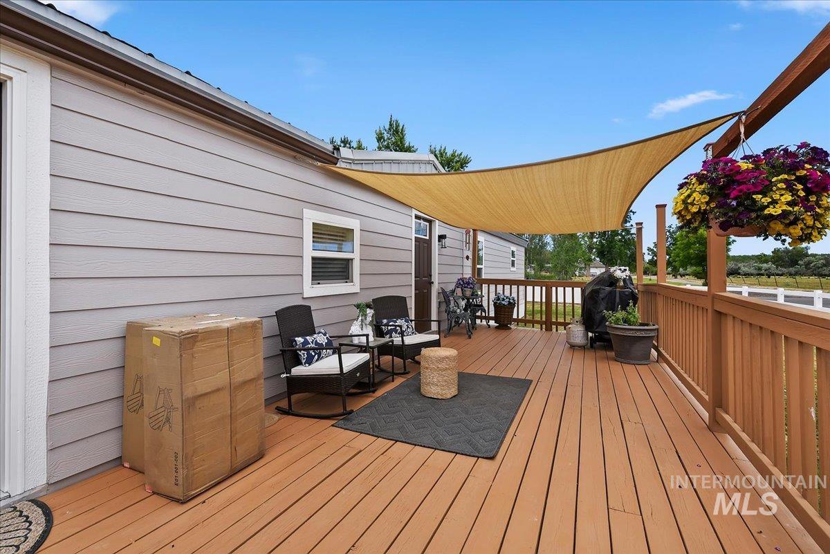 1200 Artesian Rd. Property Photo 6
