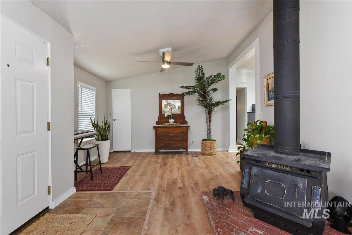 1200 Artesian Rd. Property Photo 9