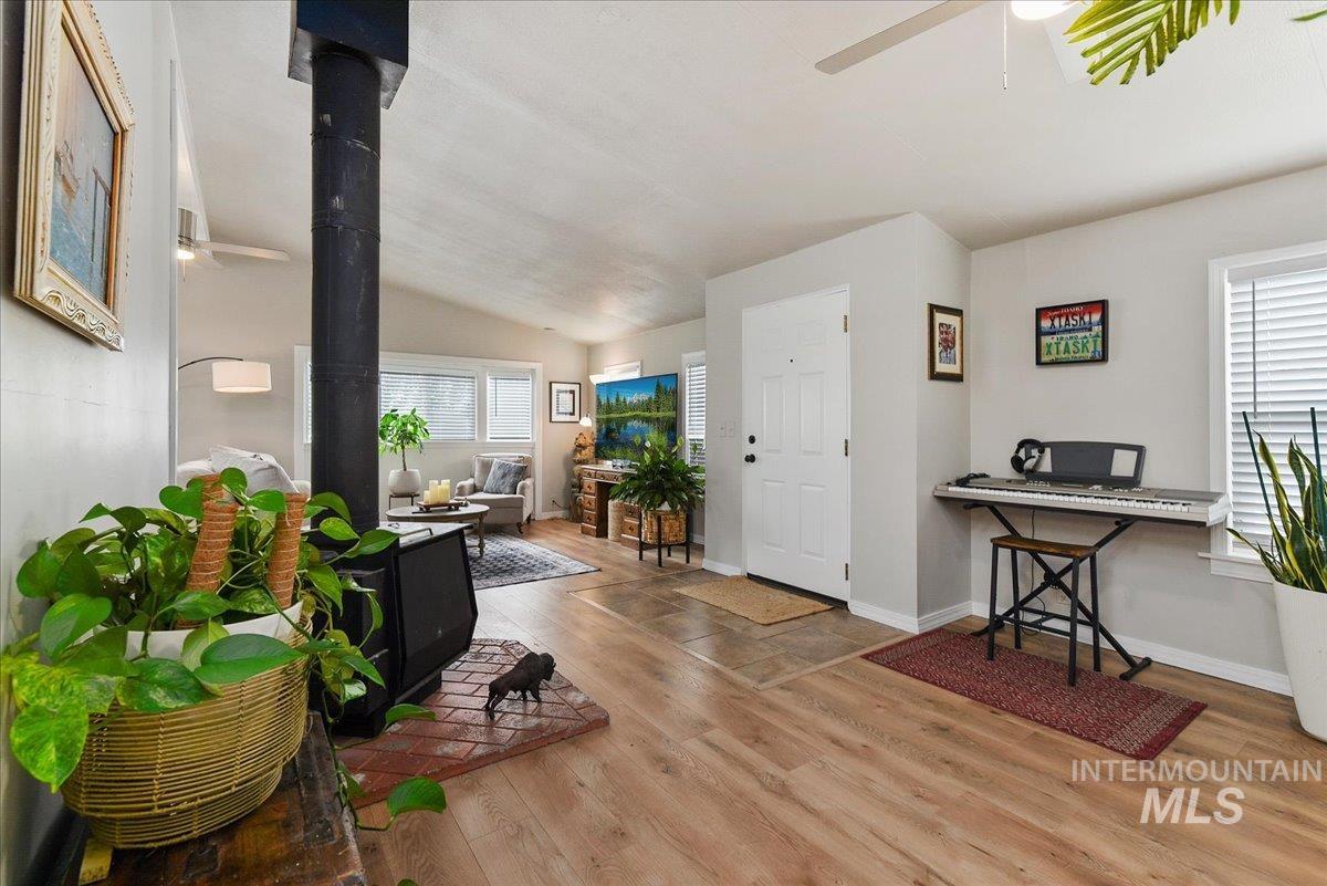1200 Artesian Rd. Property Photo 11