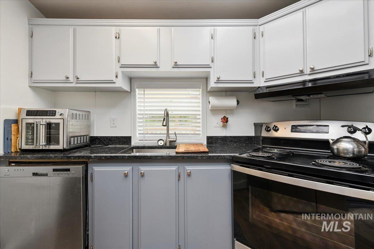 1200 Artesian Rd. Property Photo 12
