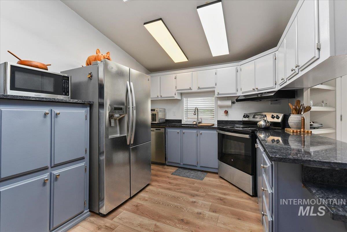 1200 Artesian Rd. Property Photo 13