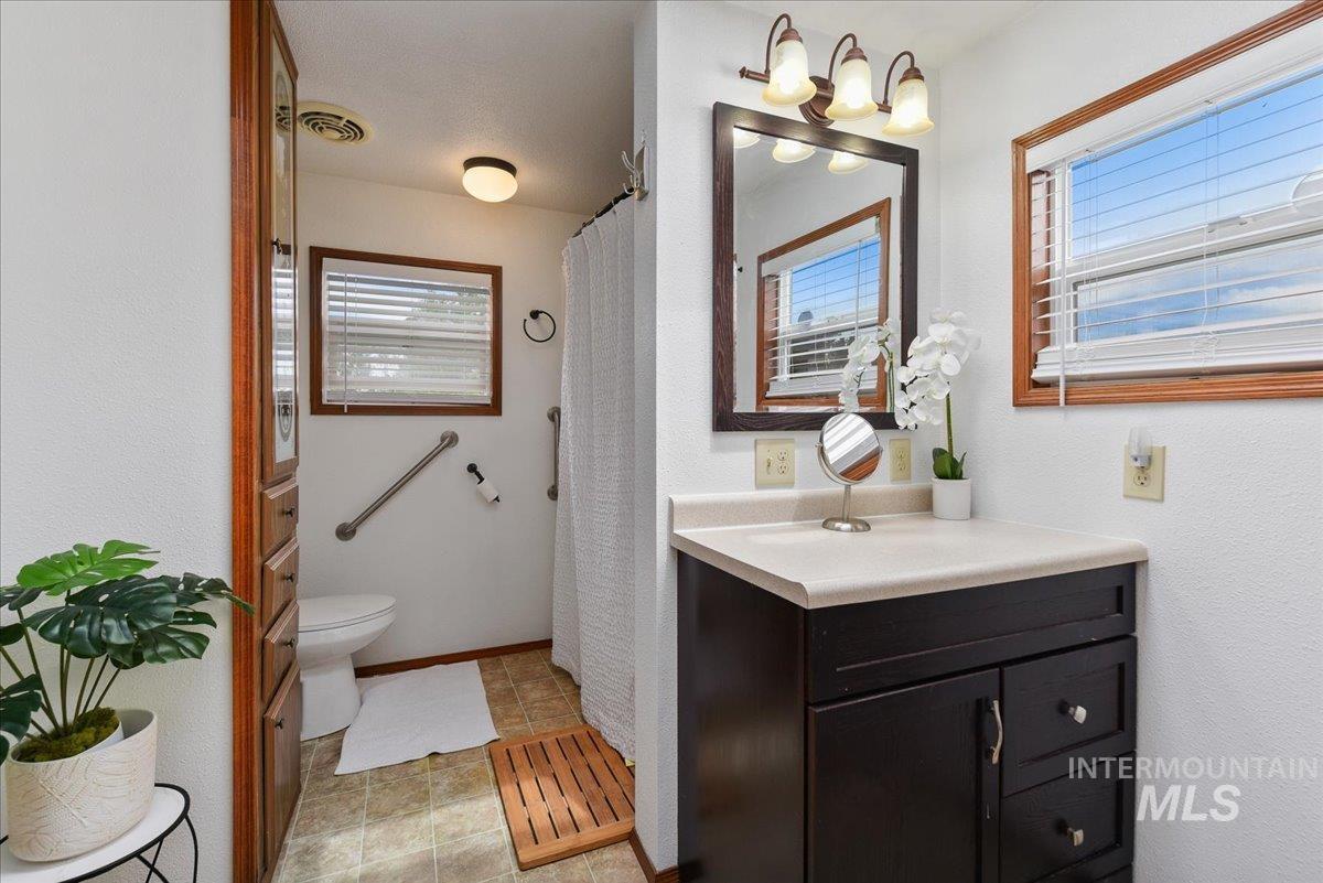 1200 Artesian Rd. Property Photo 21