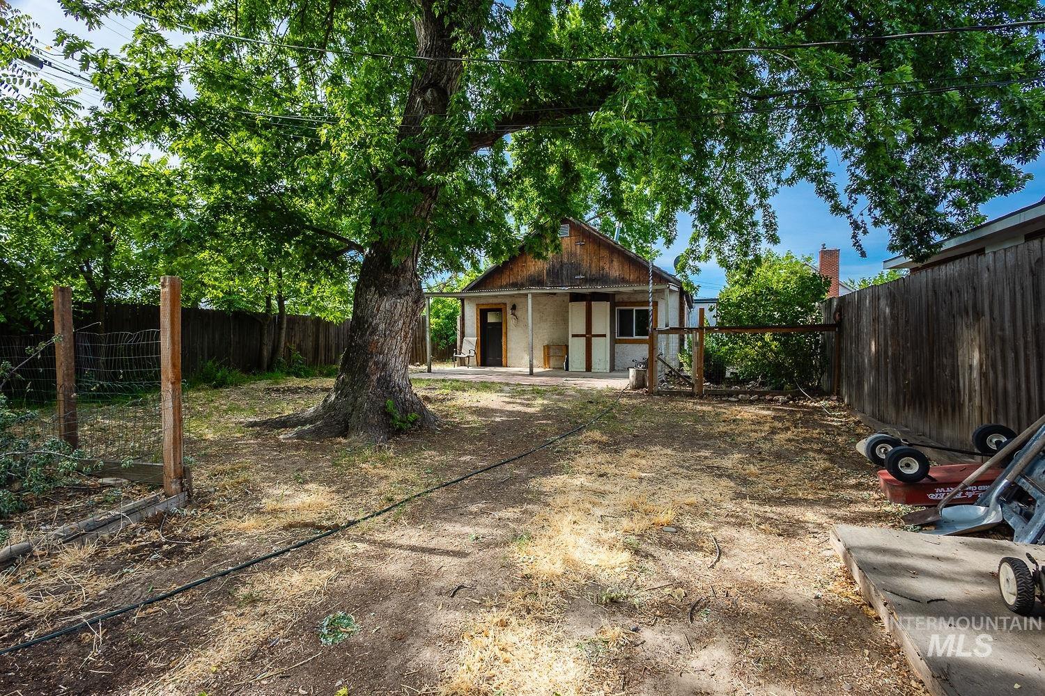 1021 W Chamberlin St Property Photo 3
