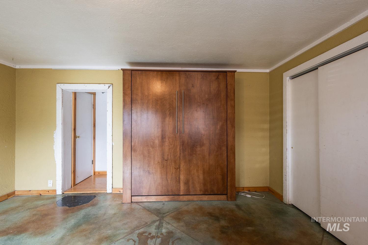1021 W Chamberlin St Property Photo 6