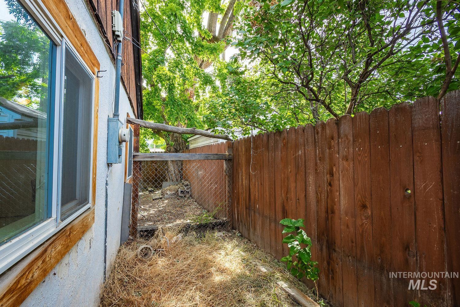 1021 W Chamberlin St Property Photo 28