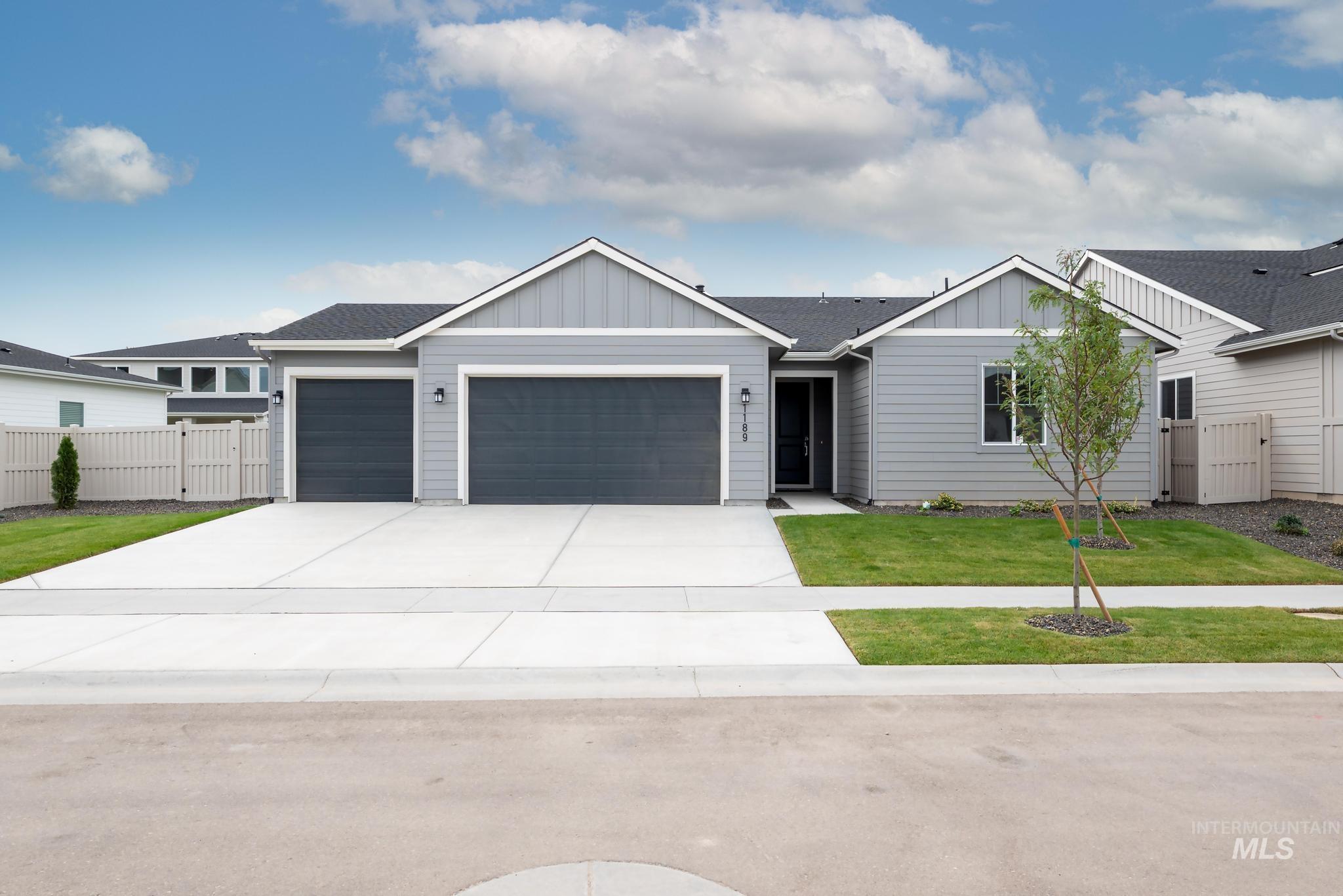 1189 W Grassland St Property Photo 1