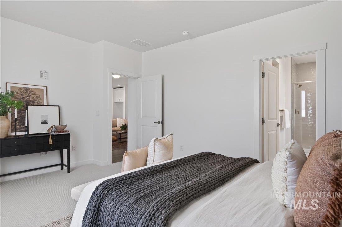 2588 N Morehouse Ave Property Photo 8