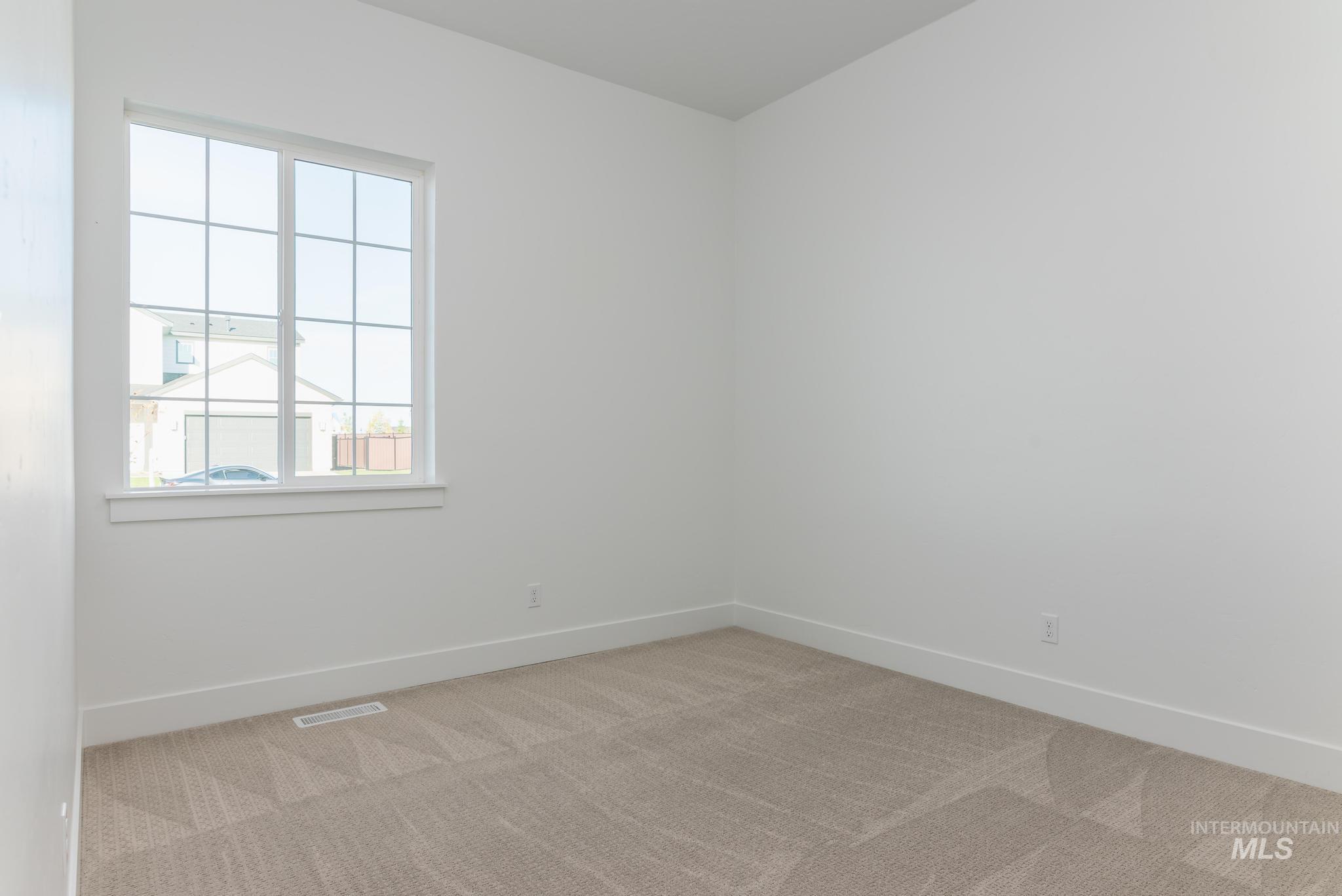 2588 N Morehouse Ave Property Photo 15