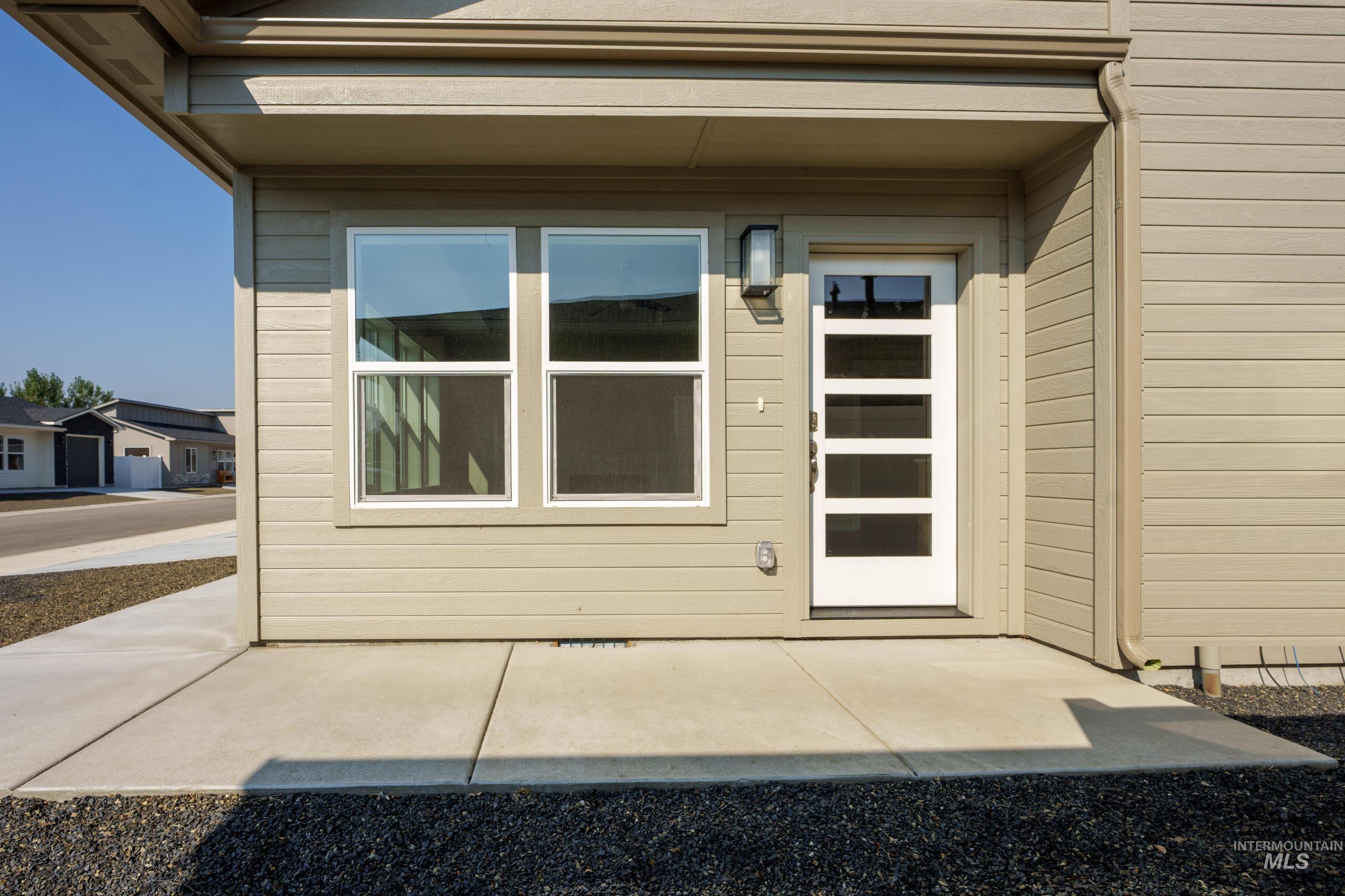 1231 Phillips Circle Property Photo 3