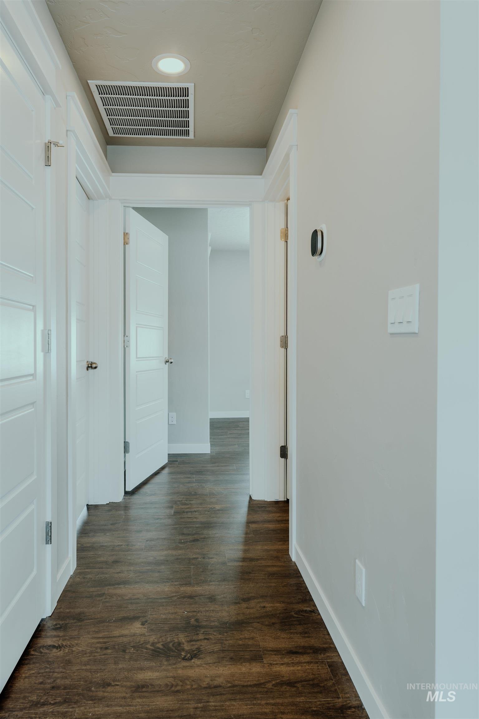 1231 Phillips Circle Property Photo 9