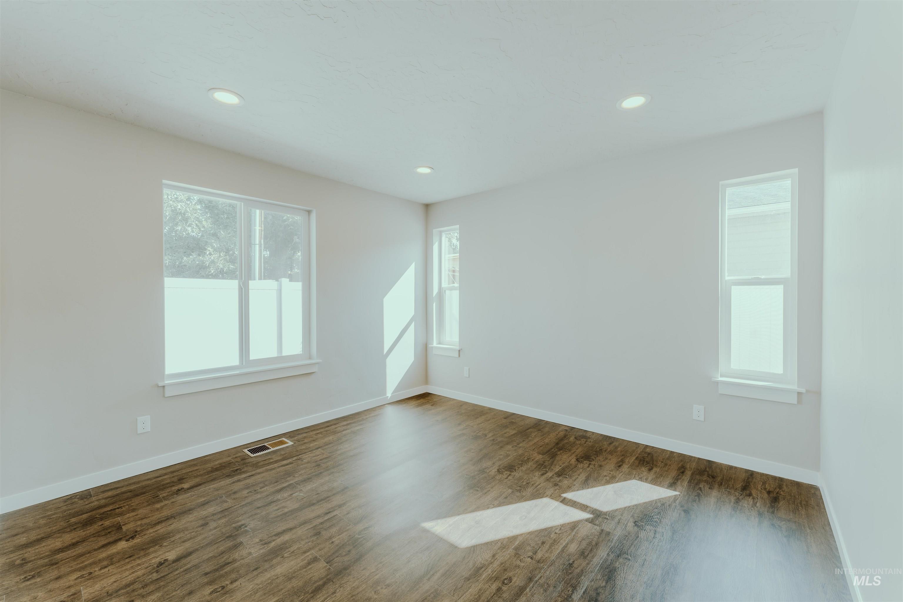1231 Phillips Circle Property Photo 11