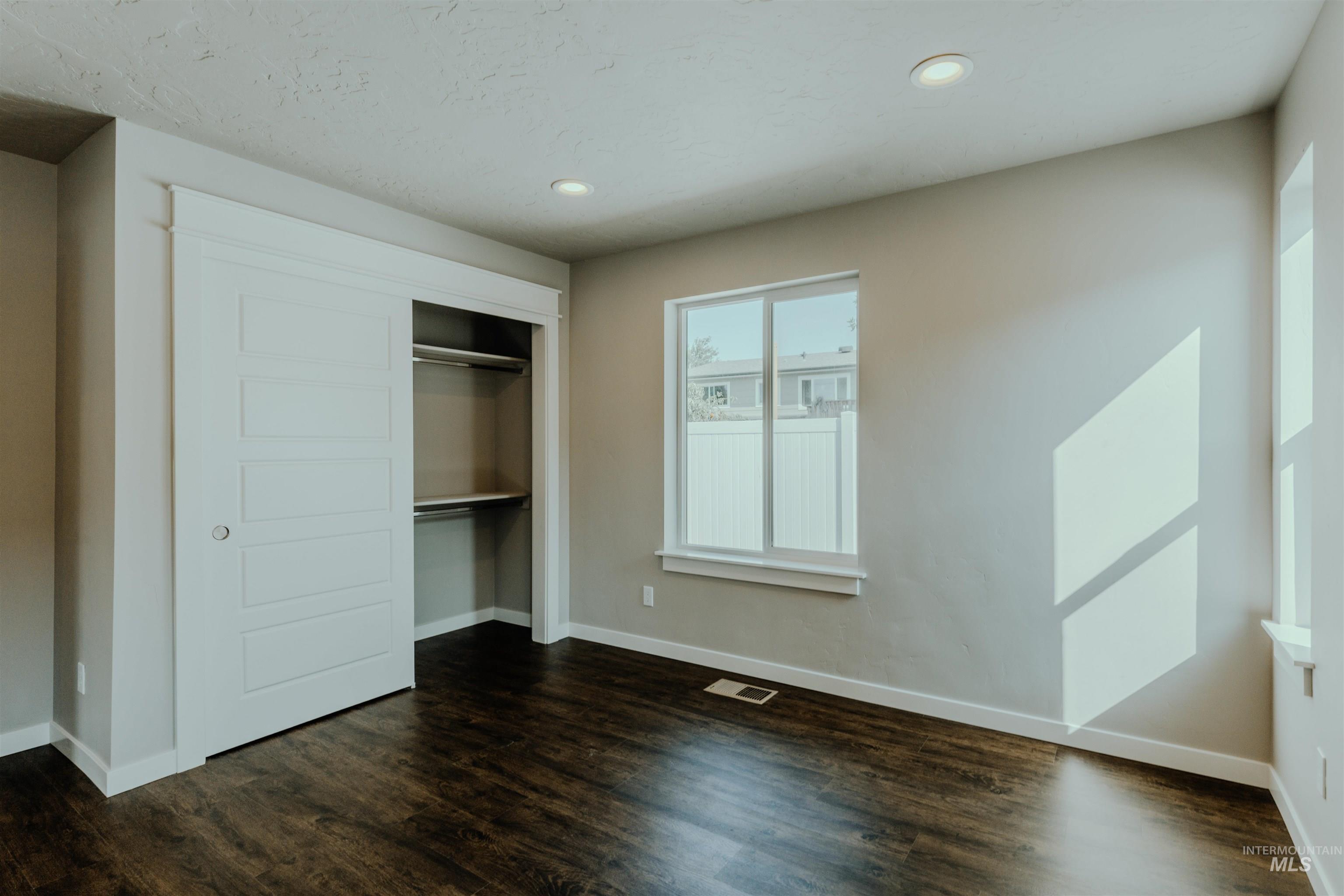 1231 Phillips Circle Property Photo 12