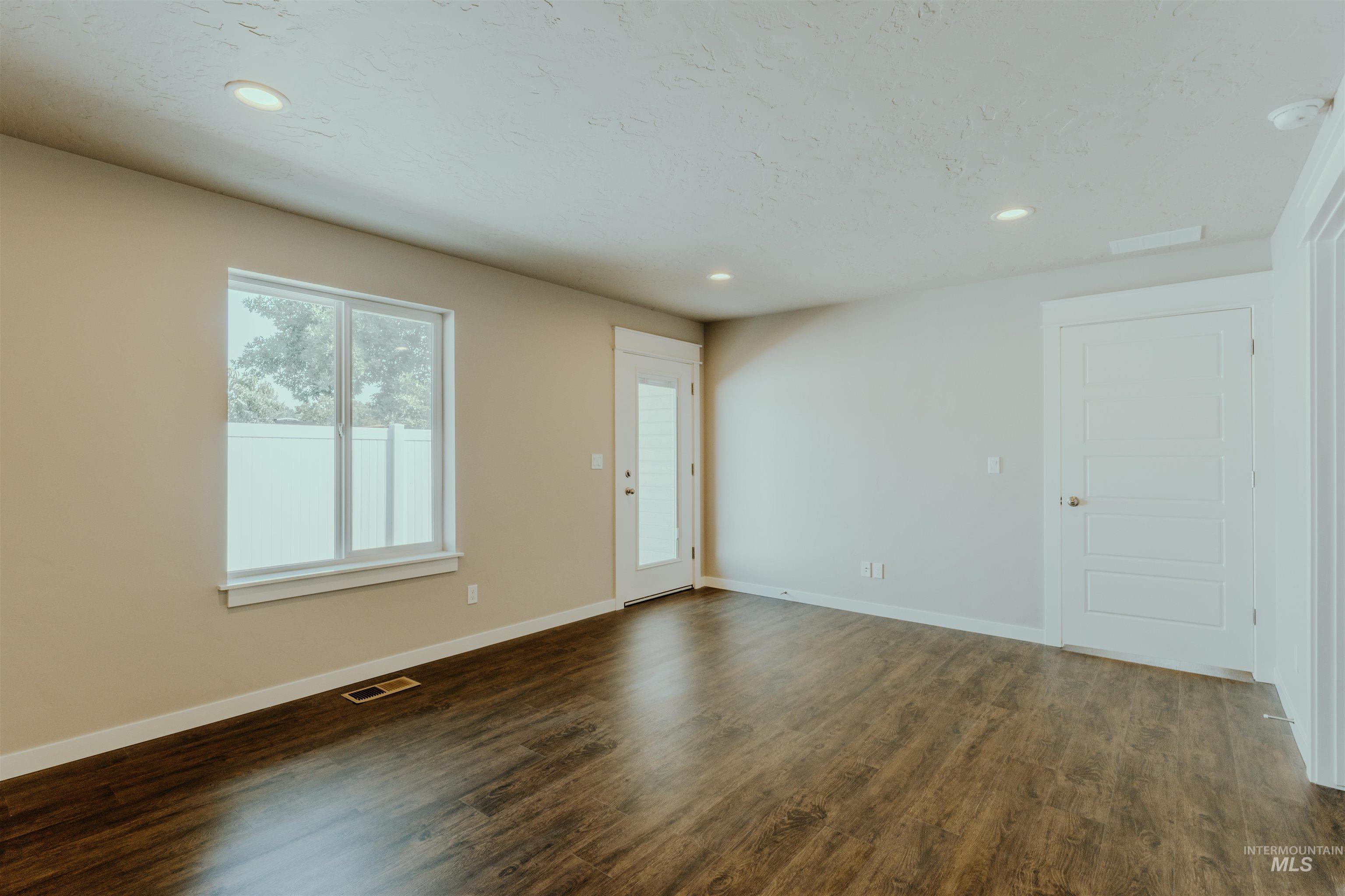 1231 Phillips Circle Property Photo 13
